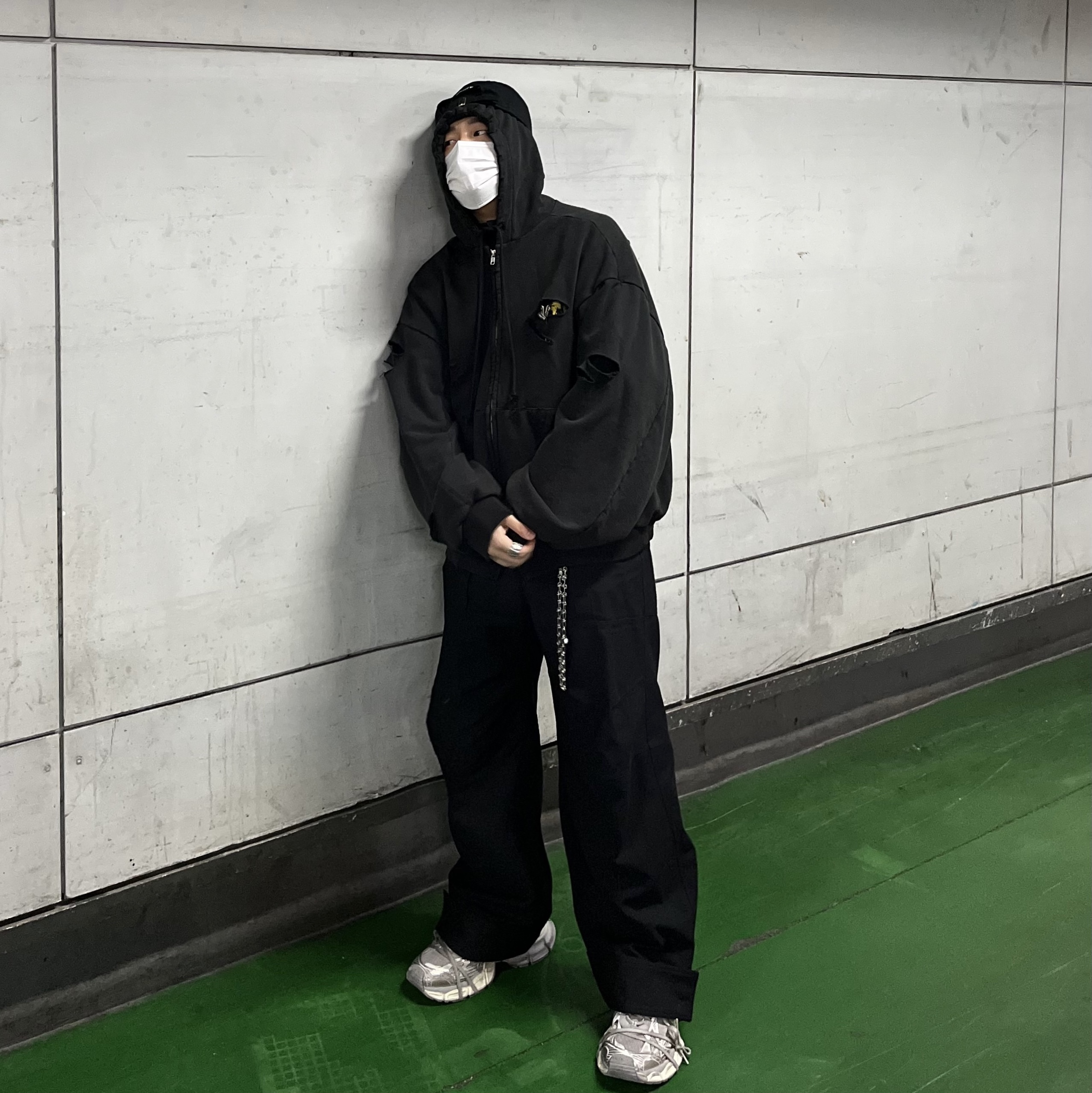 Balenciaga 3XL Sneakers Light Beige, Project G/R Distressed Layer Zip Hoodie Faded Black 착용 스타일