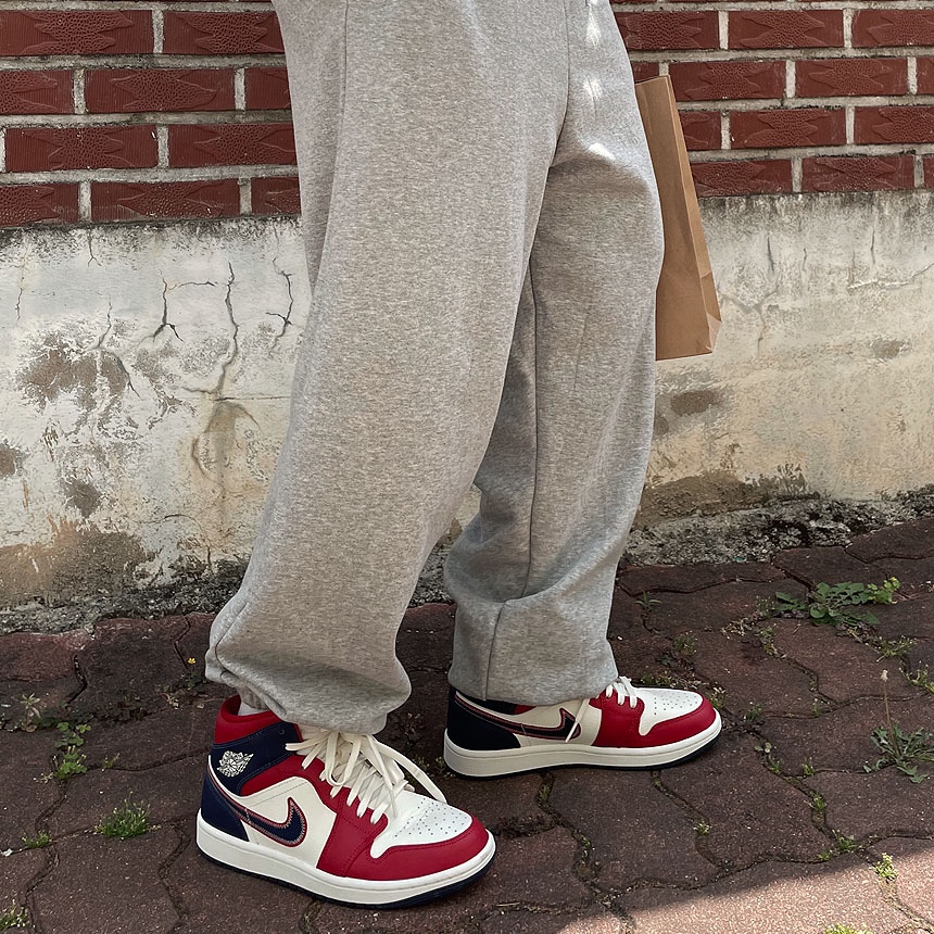 (W) Jordan 1 Mid SE Gym Red Midnight Navy 착용 스타일 - 1