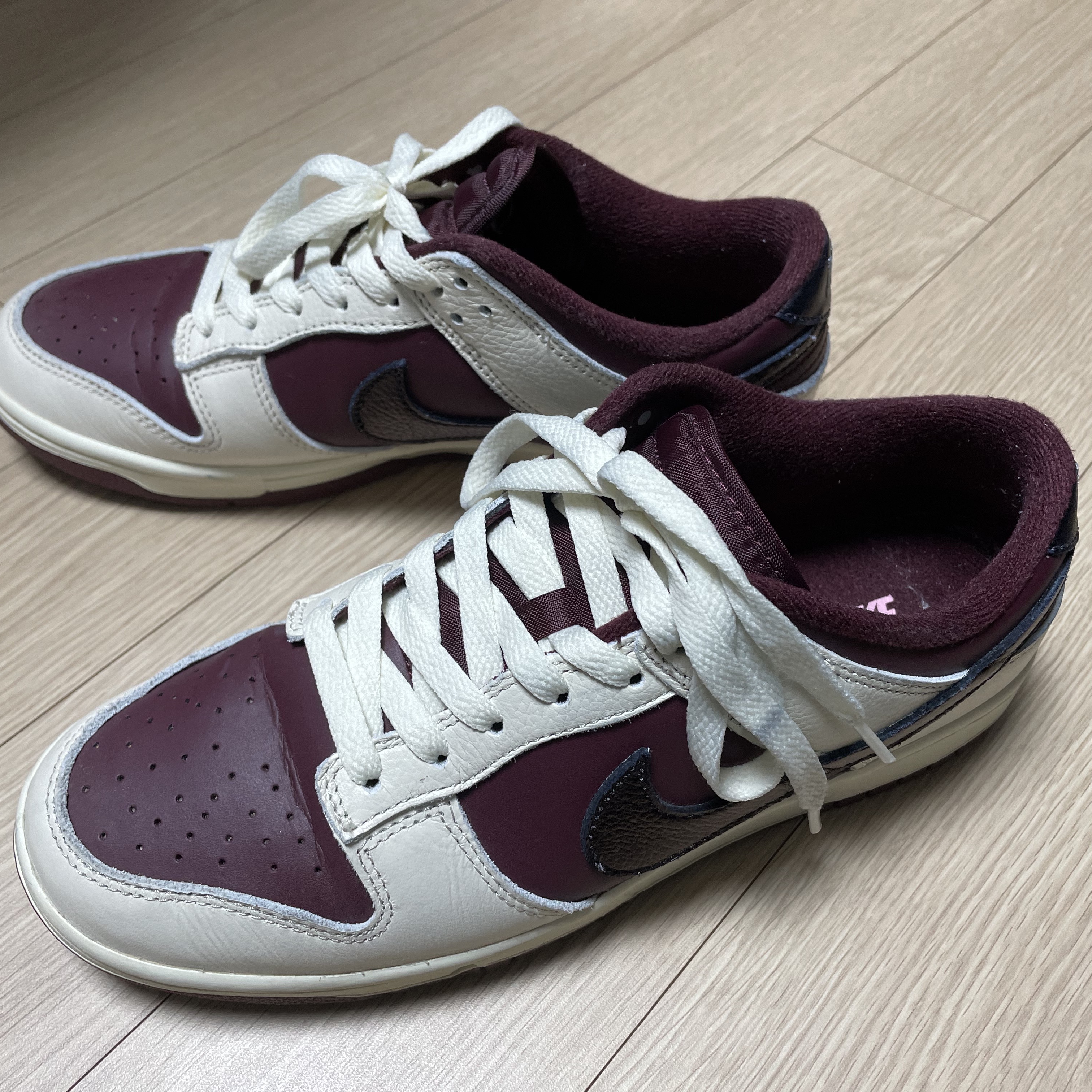 NIke Dunk Low Retro Night Maroon and Medium Soft Pink 착용 스타일