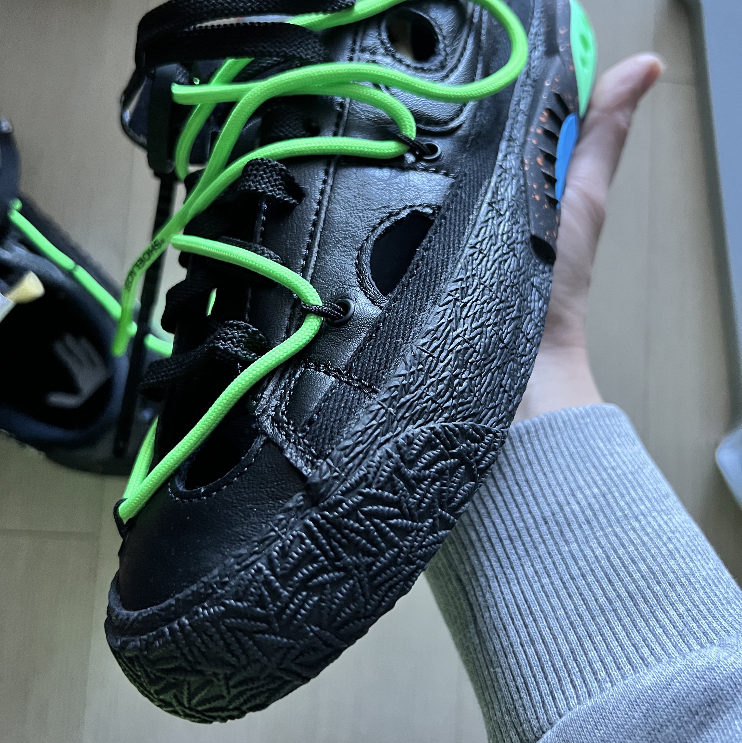 Nike x Off-White Blazer Low '77 Black and Electro Green 착용 스타일 - 3