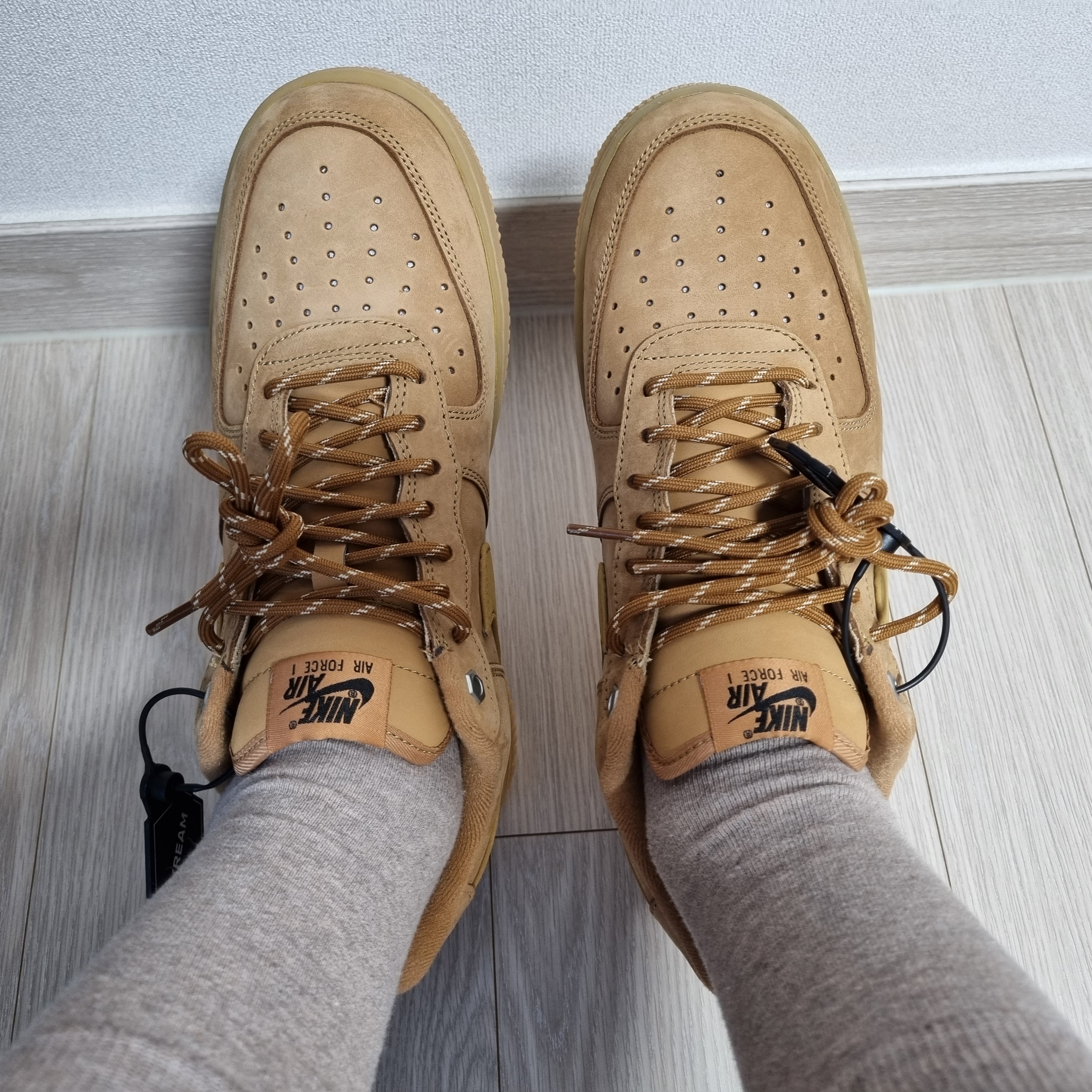 Nike Air Force 1 '07 WB Flax 착용 스타일