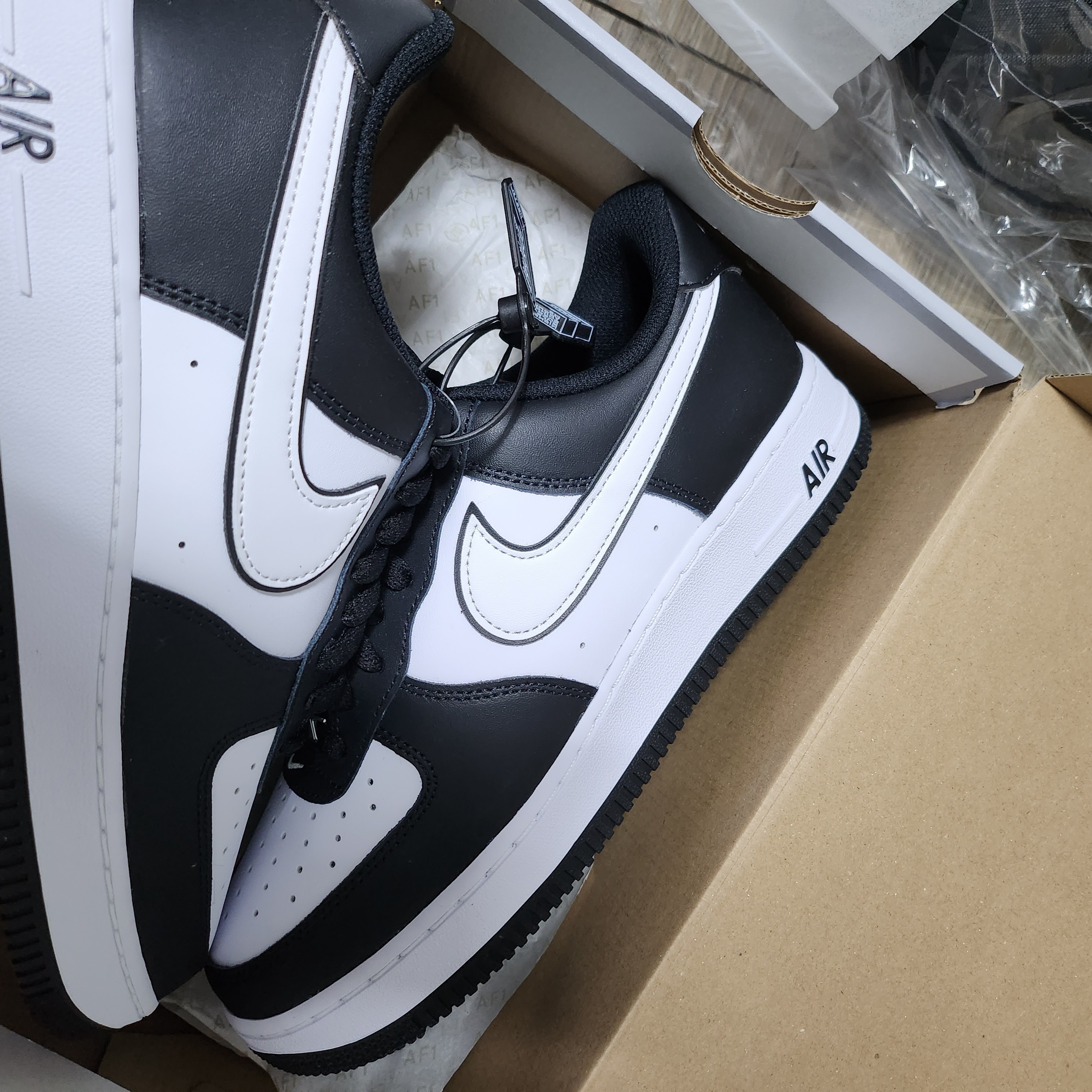 Nike Air Force 1 '07 Black White 착용 스타일