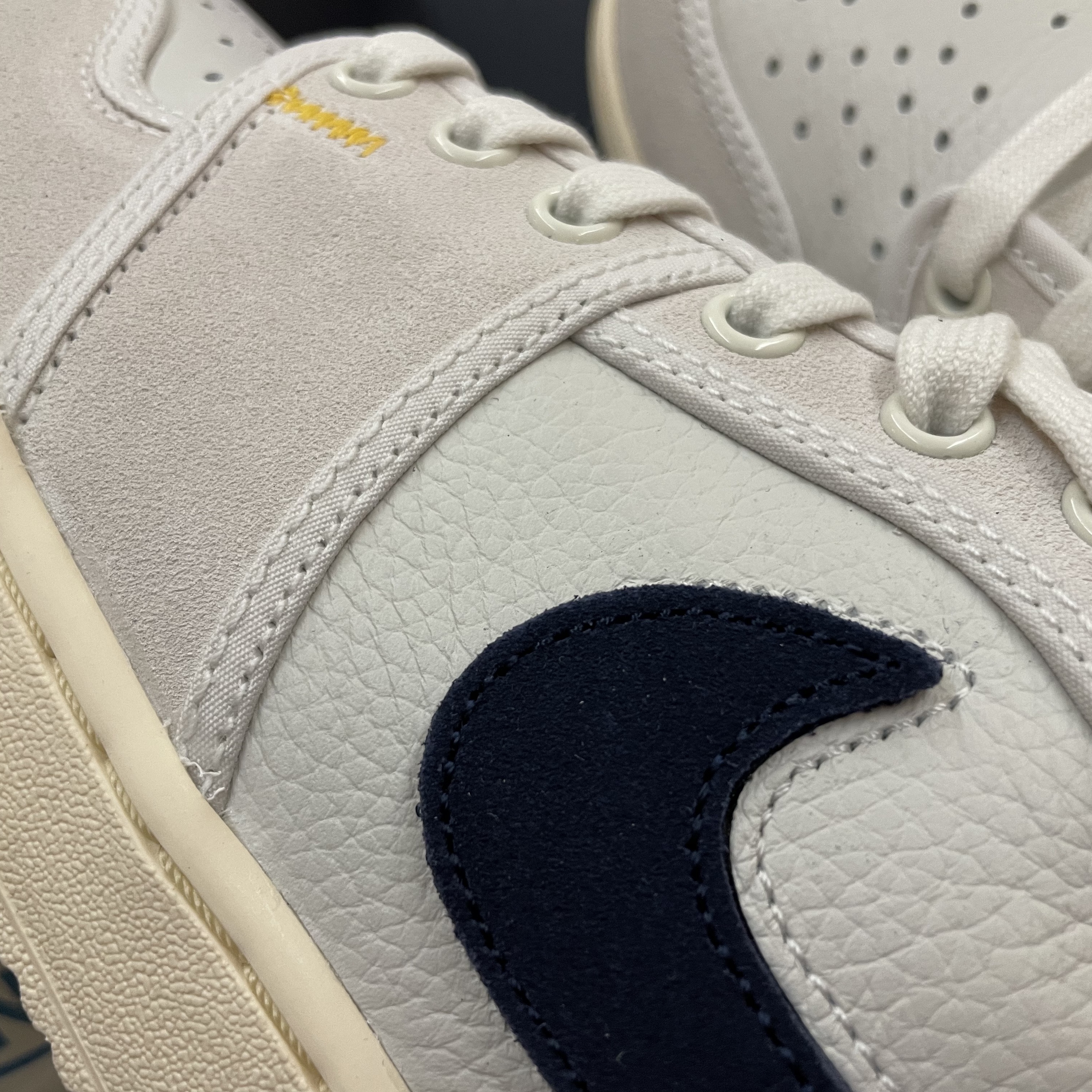 Jordan 1 x Union KO Low Sail Neutral Grey 착용 스타일 - 1