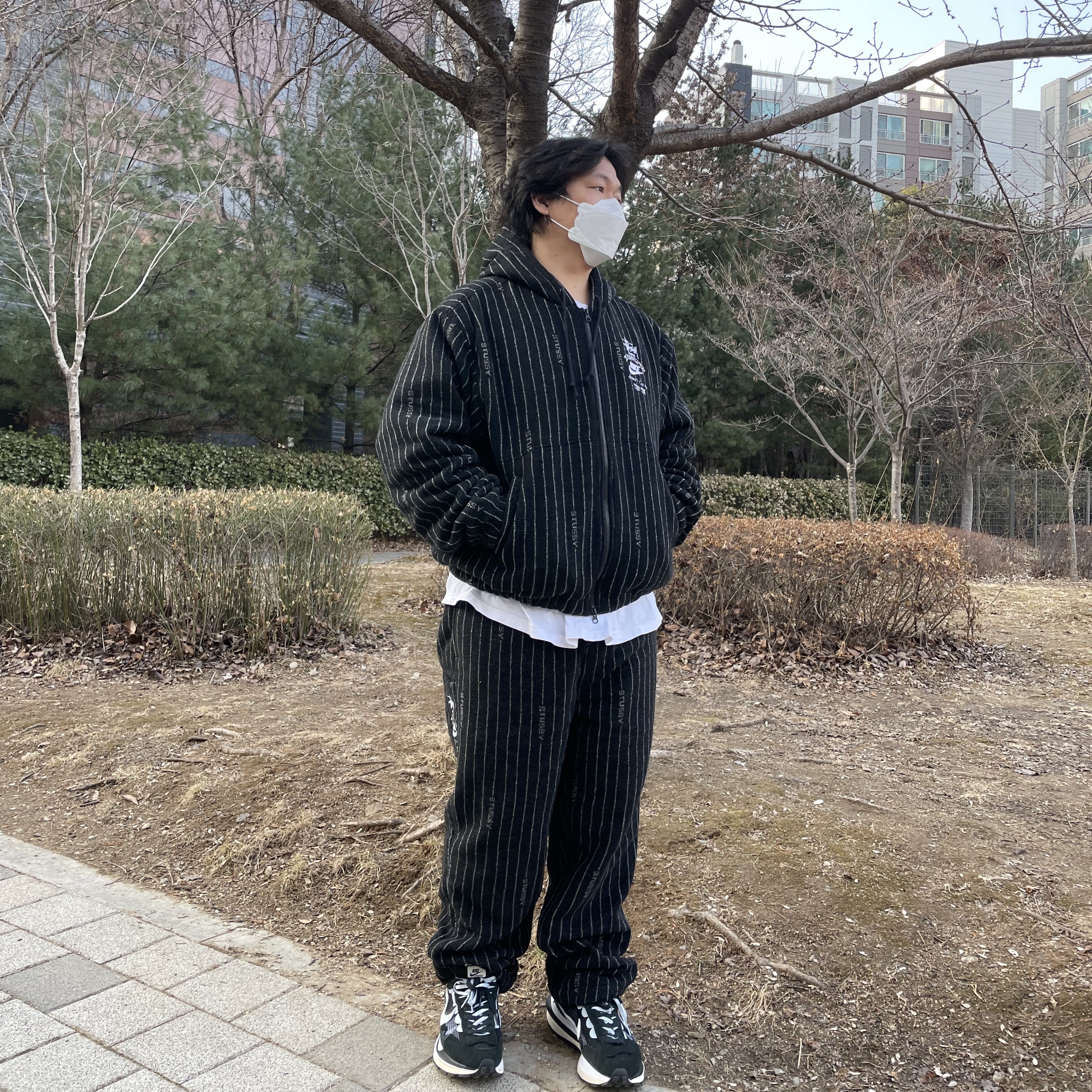 Nike x Stussy NRG Striped Wool Jacket Black (DR4023-010), Nike x Stussy NRG Striped Wool Pants Black (DR4021-010) 착용 스타일