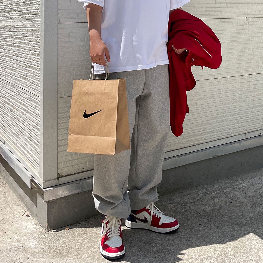 (W) Jordan 1 Mid SE Gym Red Midnight Navy 착용 스타일 - 3