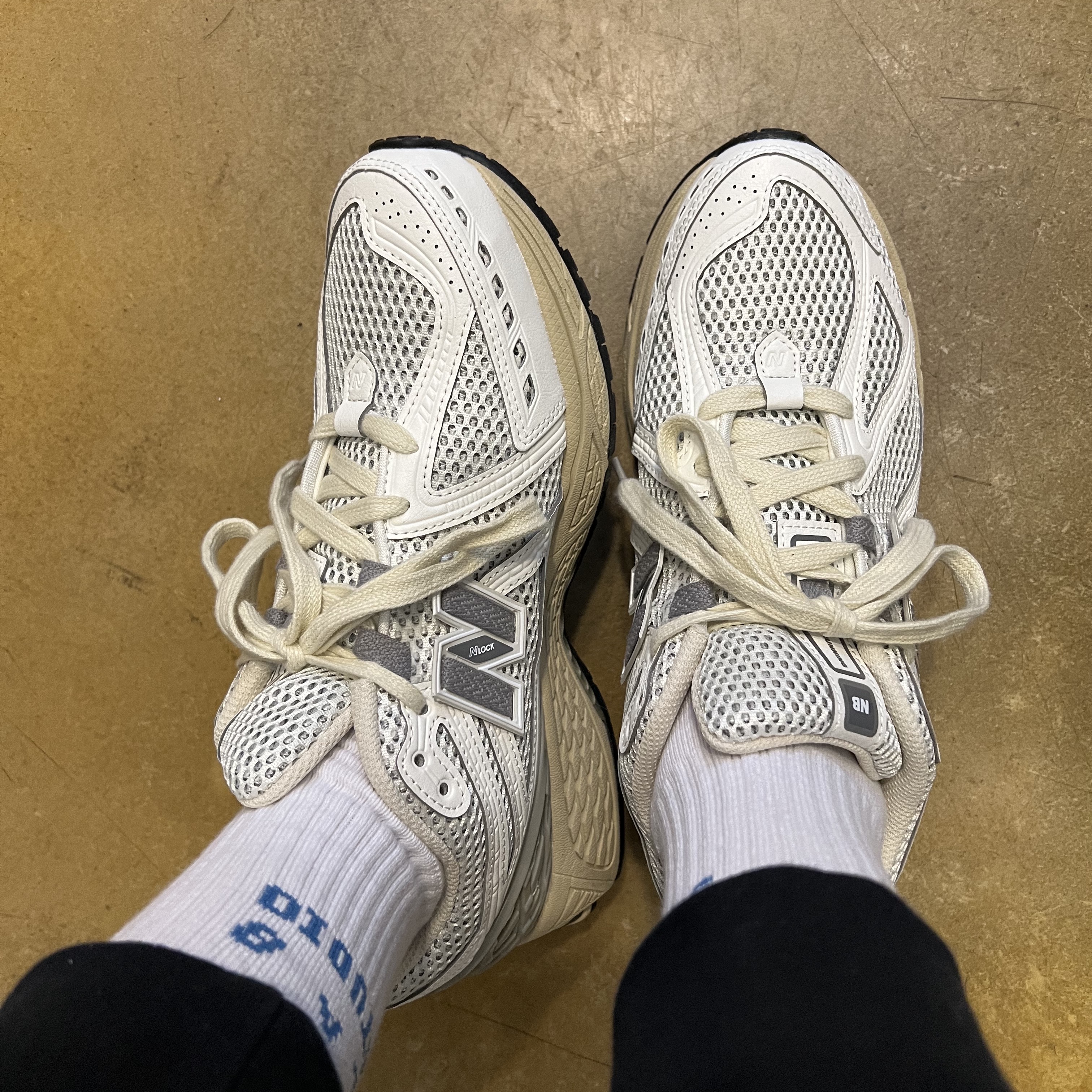 New Balance 1906R White Gray 착용 스타일