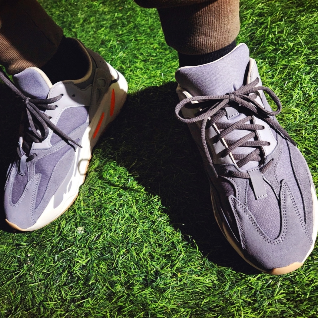 Adidas Yeezy Boost 700 Magnet 착용 스타일 - 4