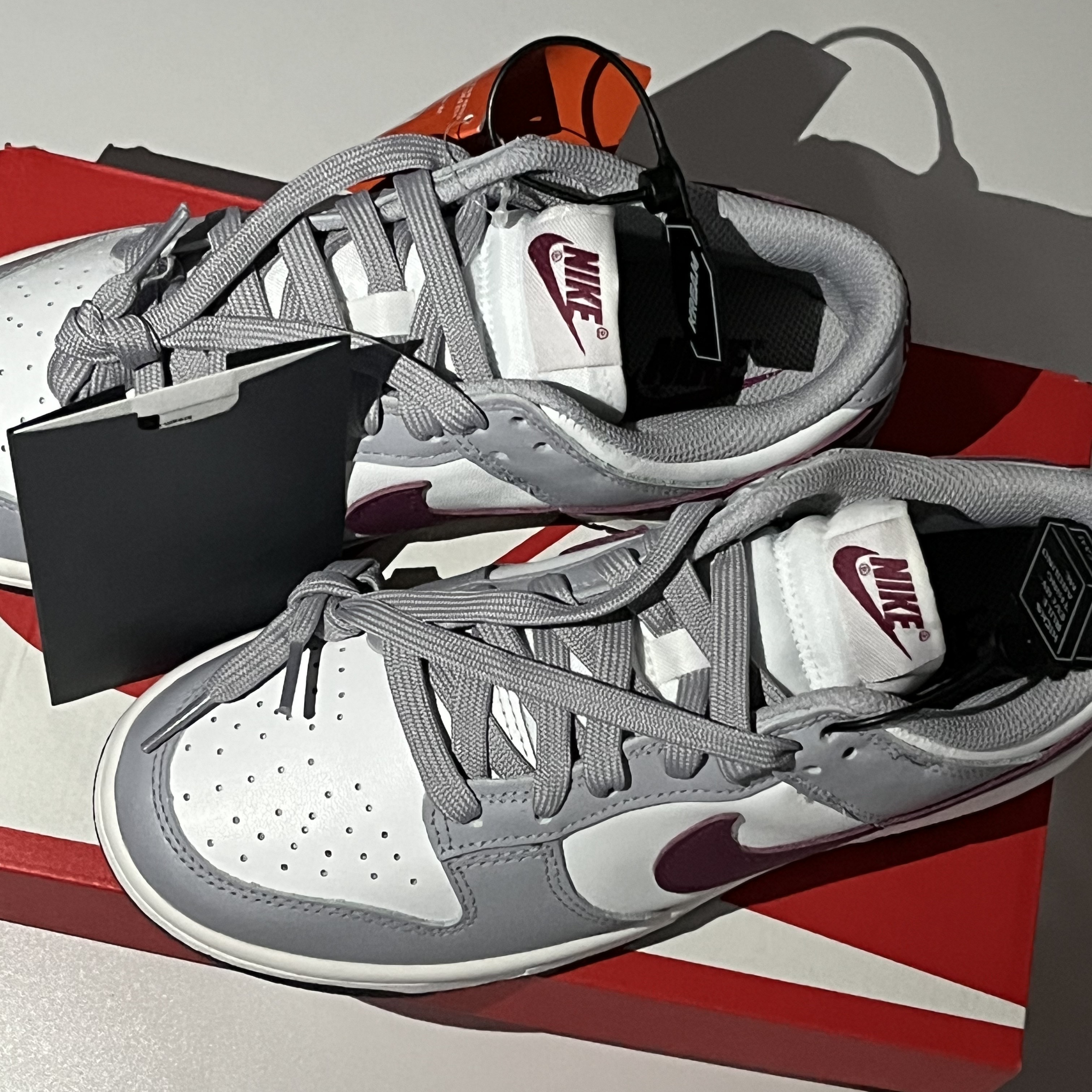 (W) Nike Dunk Low Wolf Grey Rosewood 착용 스타일 - 2