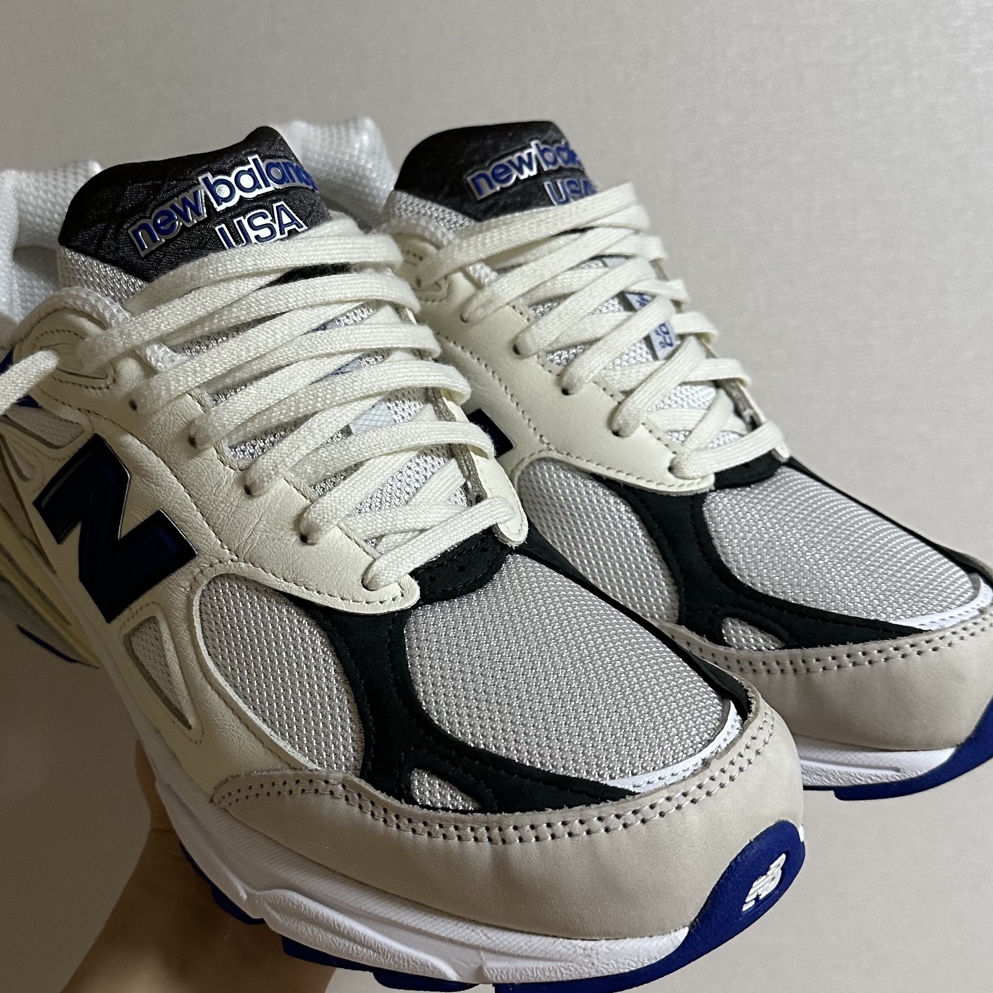 New Balance 990v3 Made in USA White Blue, Jordan 1 x Travis Scott x Fragment Retro Low OG SP Military Blue 착용 스타일 - 4