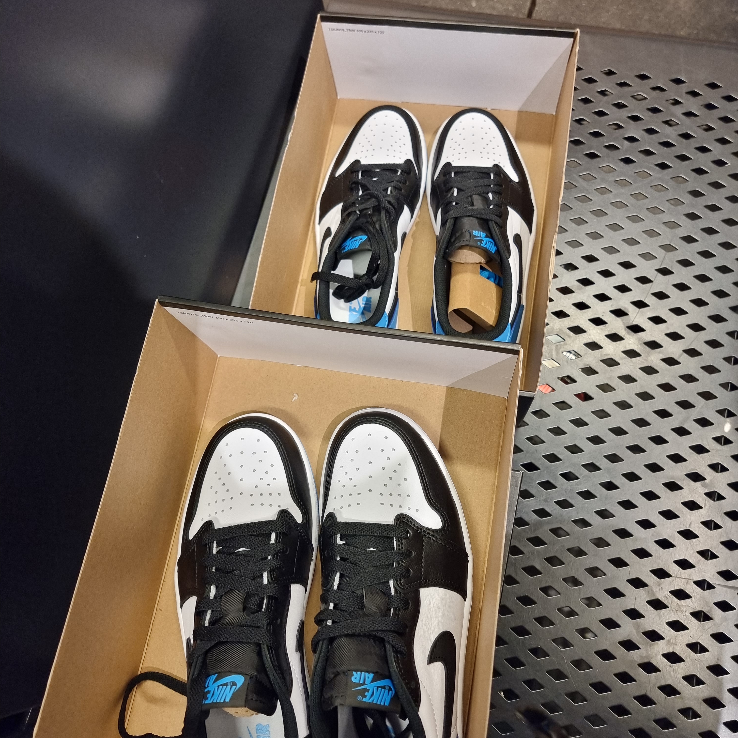 Jordan 1 Retro Low OG Black and Dark Powder Blue 착용 스타일