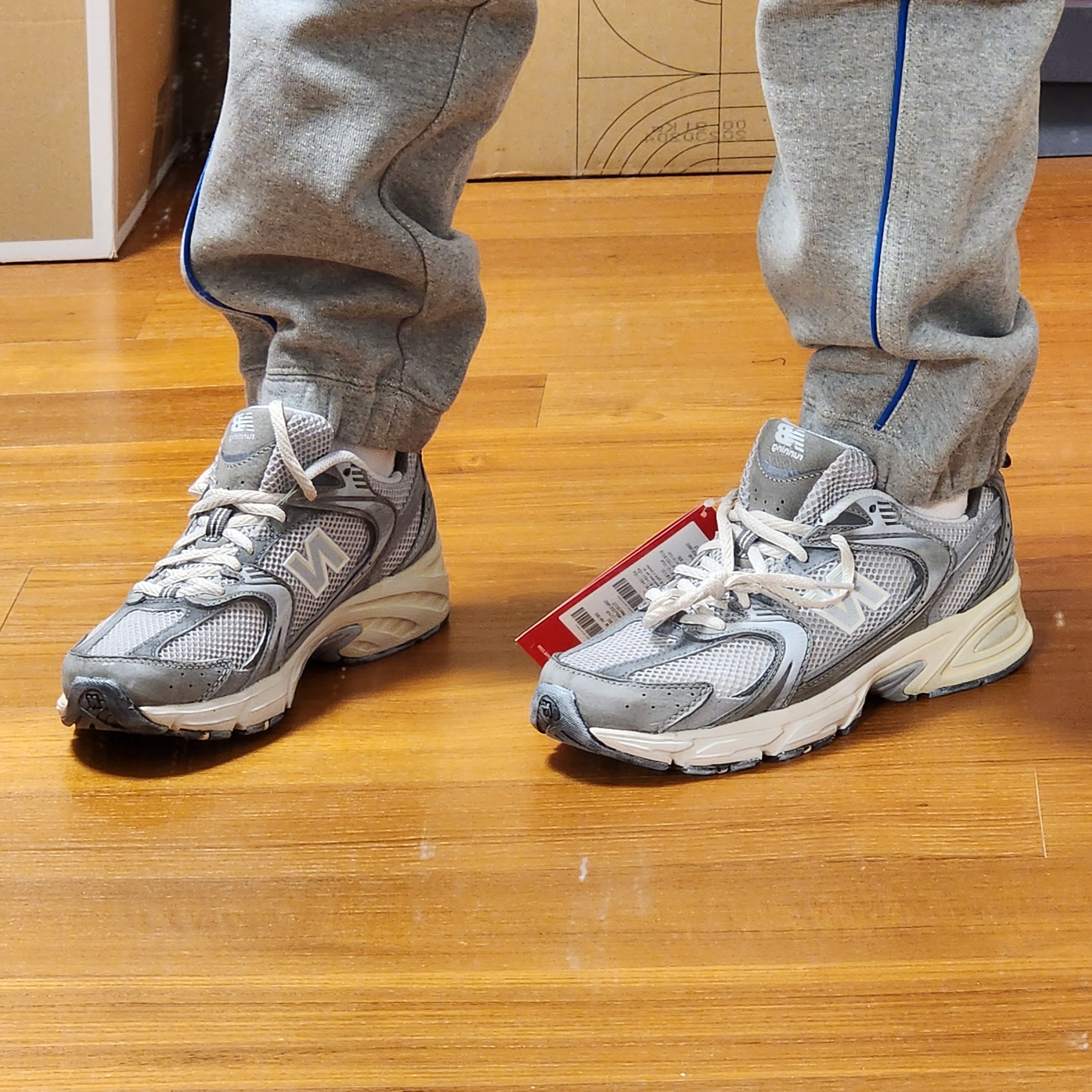Ader Error x Zara Pleated Cap Beige, Converse x Ader Error Shapes Pants Vintage Grey Heather 착용 스타일 - 5