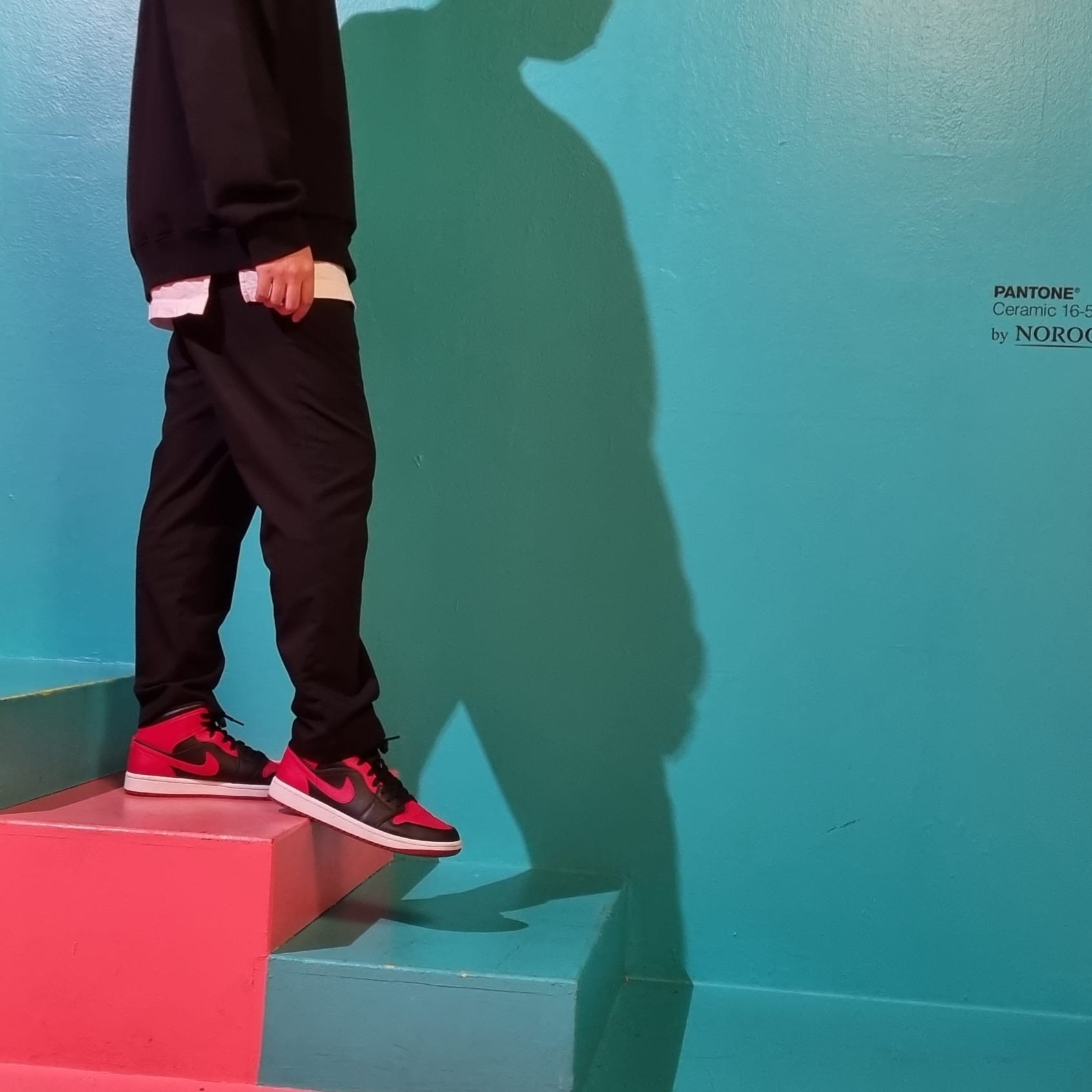Jordan 1 Mid Black Gym Red 착용 스타일