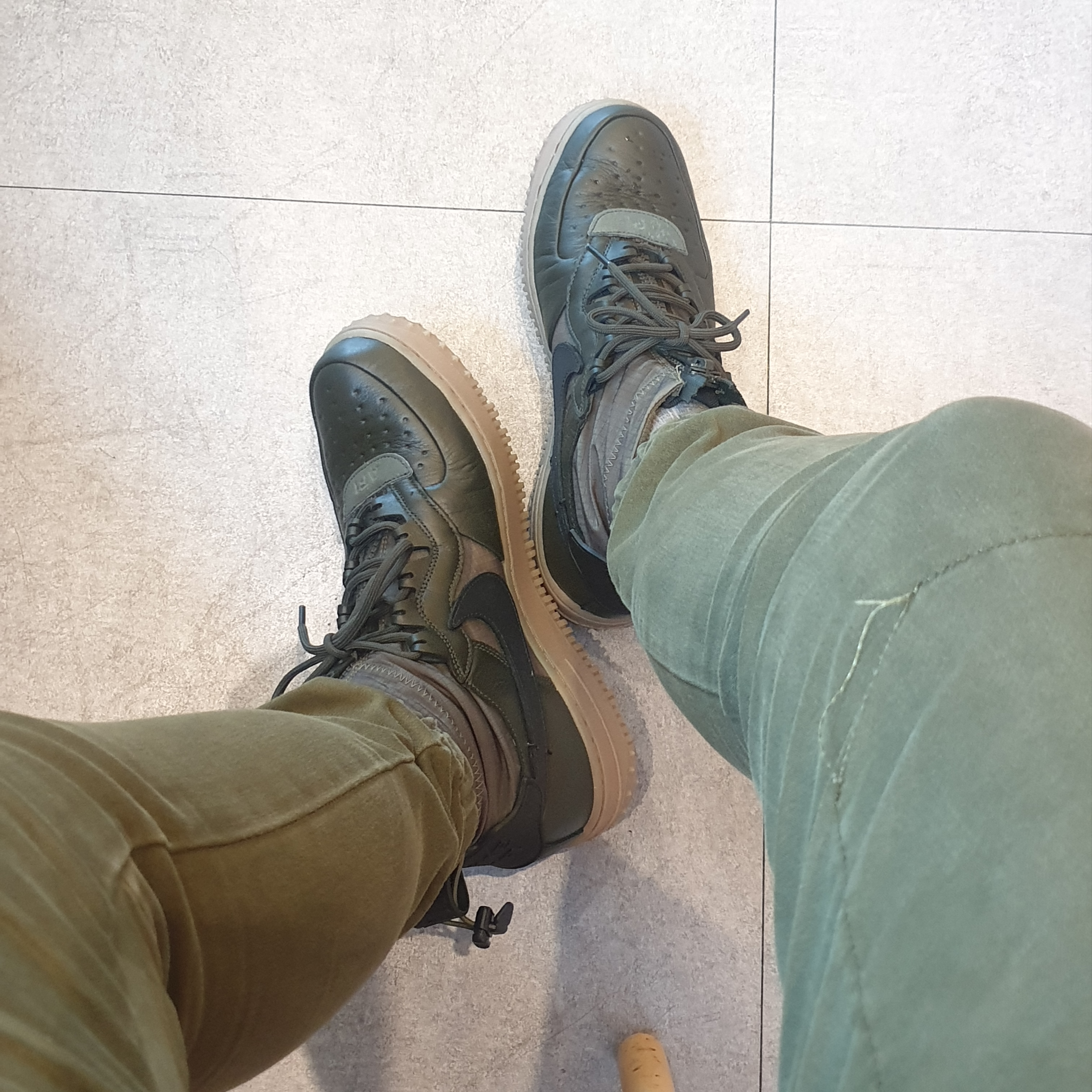 Nike Air Huarache Gripp Triple Black, Nike Air Force 1 Winter Gore-Tex Olive 착용 스타일 - 2