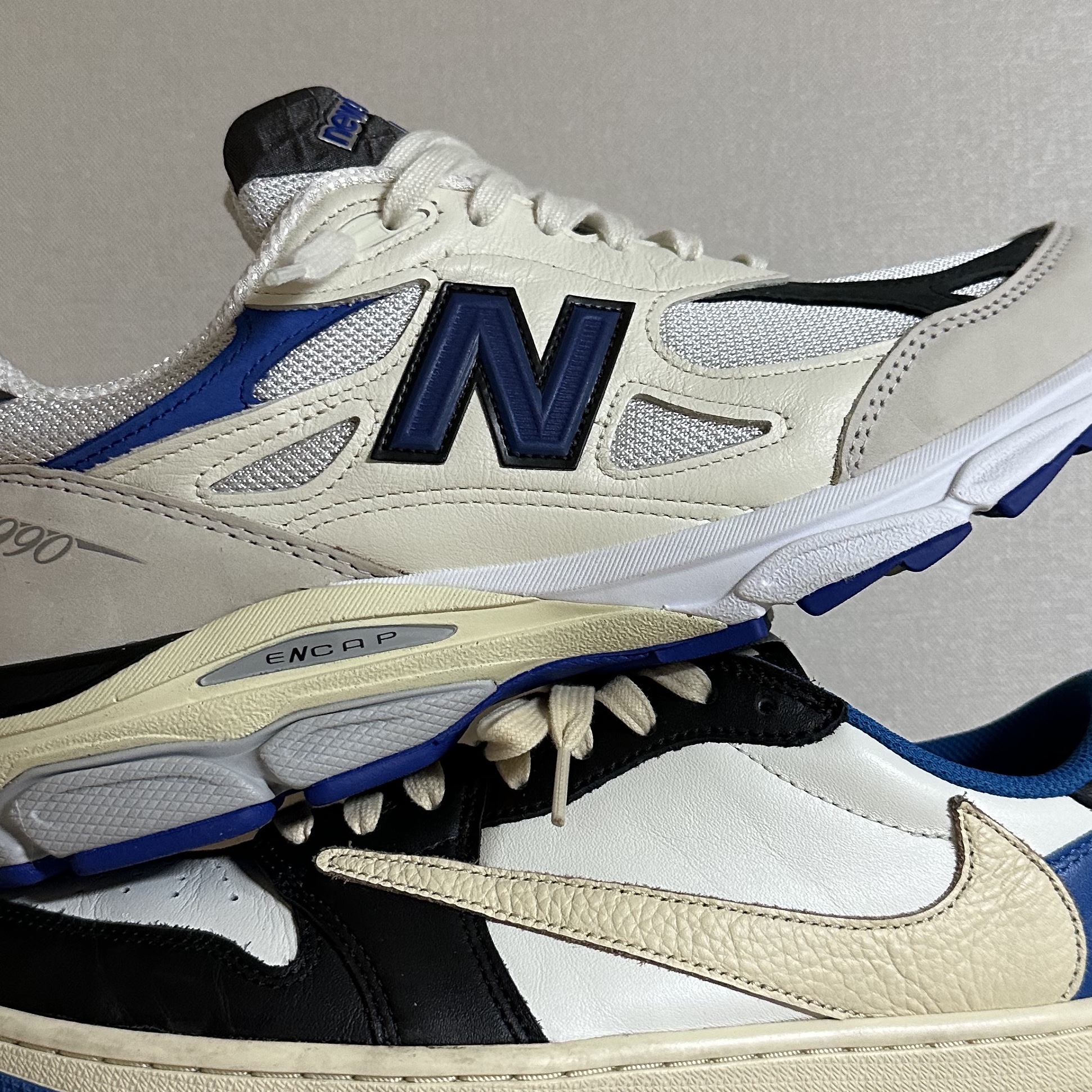 New Balance 990v3 Made in USA White Blue, Jordan 1 x Travis Scott x Fragment Retro Low OG SP Military Blue 착용 스타일 - 5