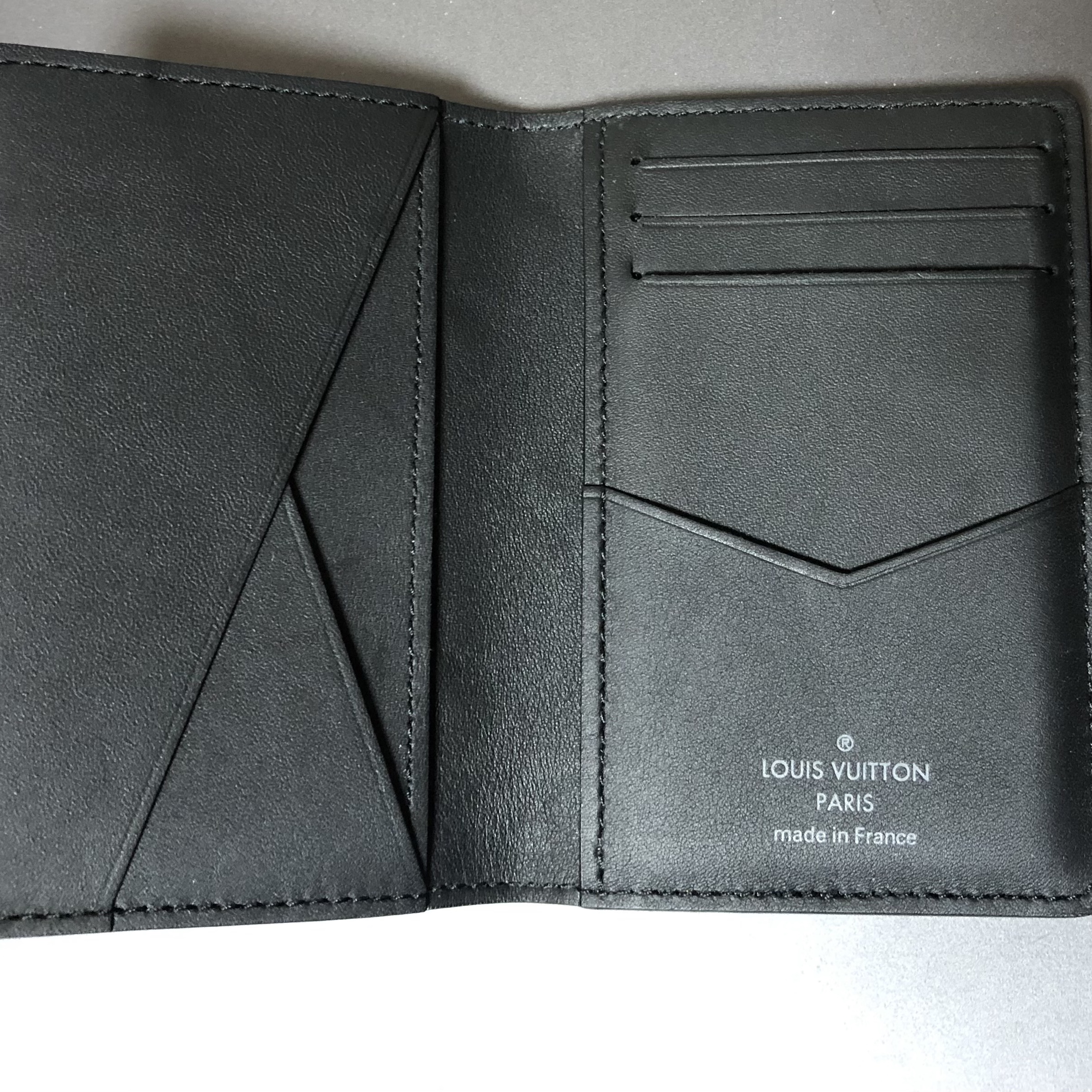 Louis Vuitton Pocket Organizer LV Faded Charcoal 착용 스타일 - 3