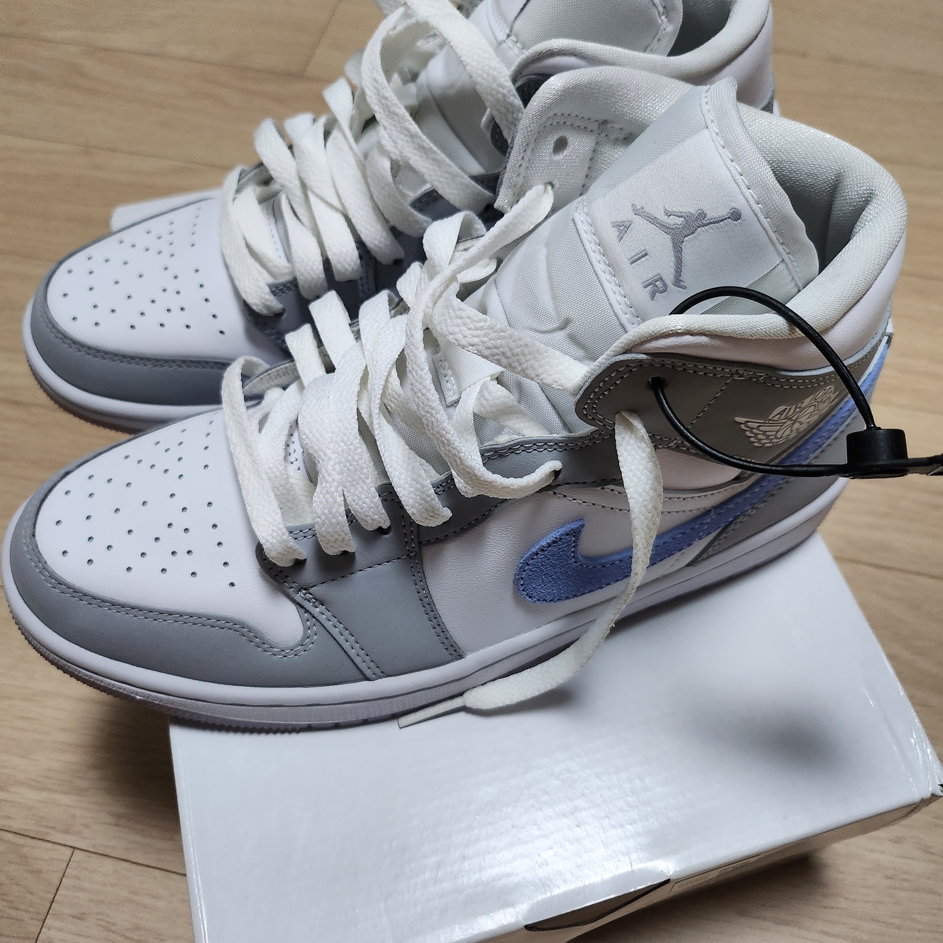 (W) Jordan 1 Mid Wolf Grey 착용 스타일 - 1