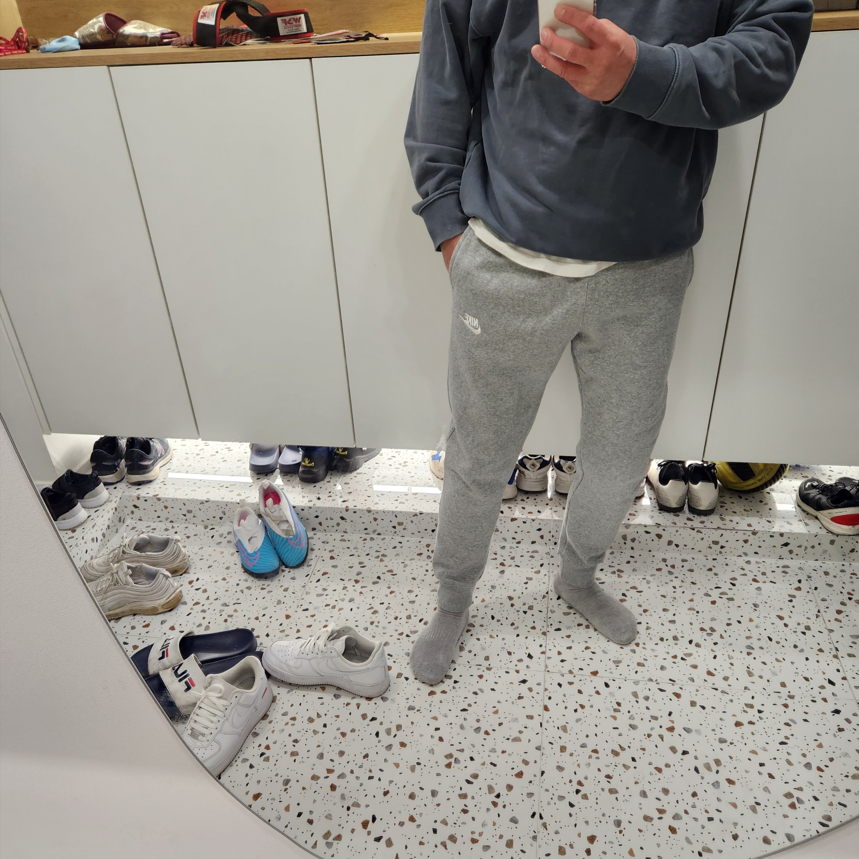 Nike NSW Club Fleece Jogger Dark Grey Heather - Asia, Nike x Supreme Air Force 1 Low White 착용 스타일