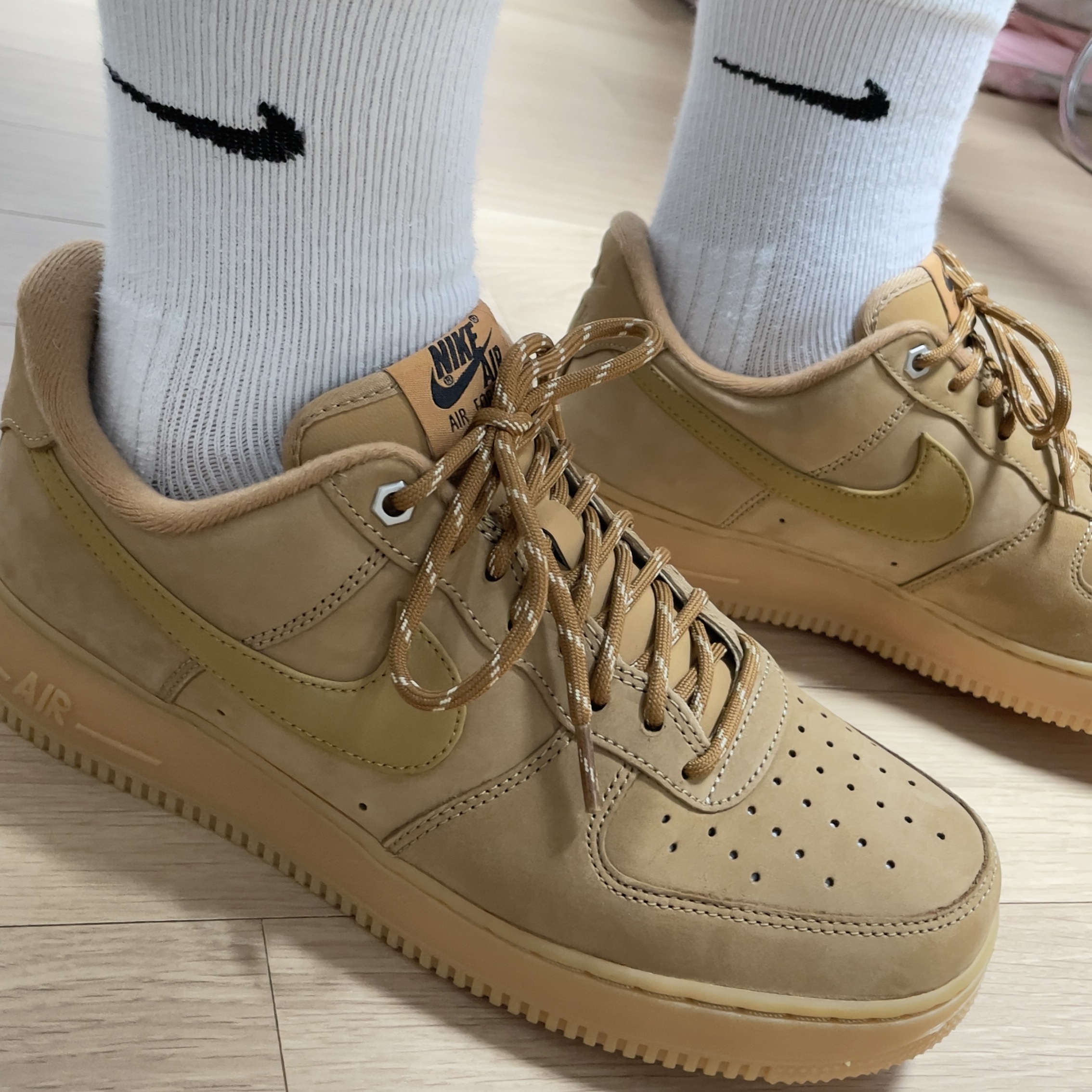 Nike Air Force 1 '07 WB Flax 착용 스타일
