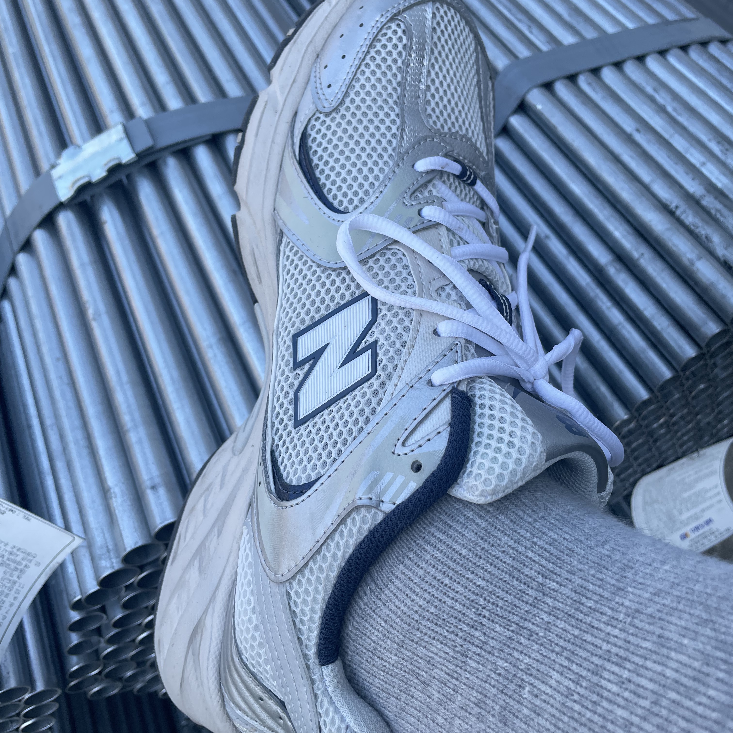 New Balance 530 Steel Grey 착용 스타일