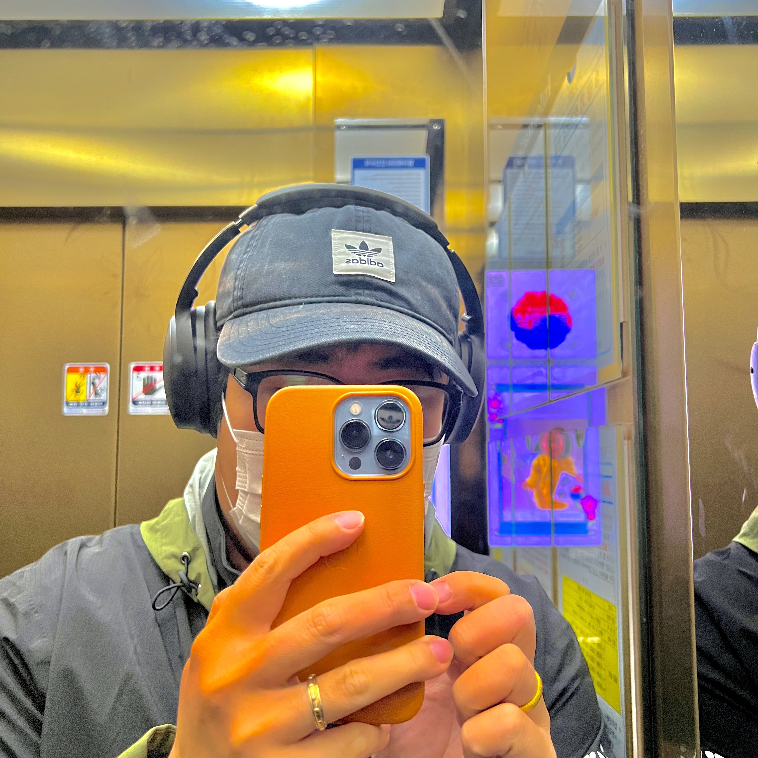 BOSE QC45 Triple Black (Korean Ver.) 착용 스타일 - 1