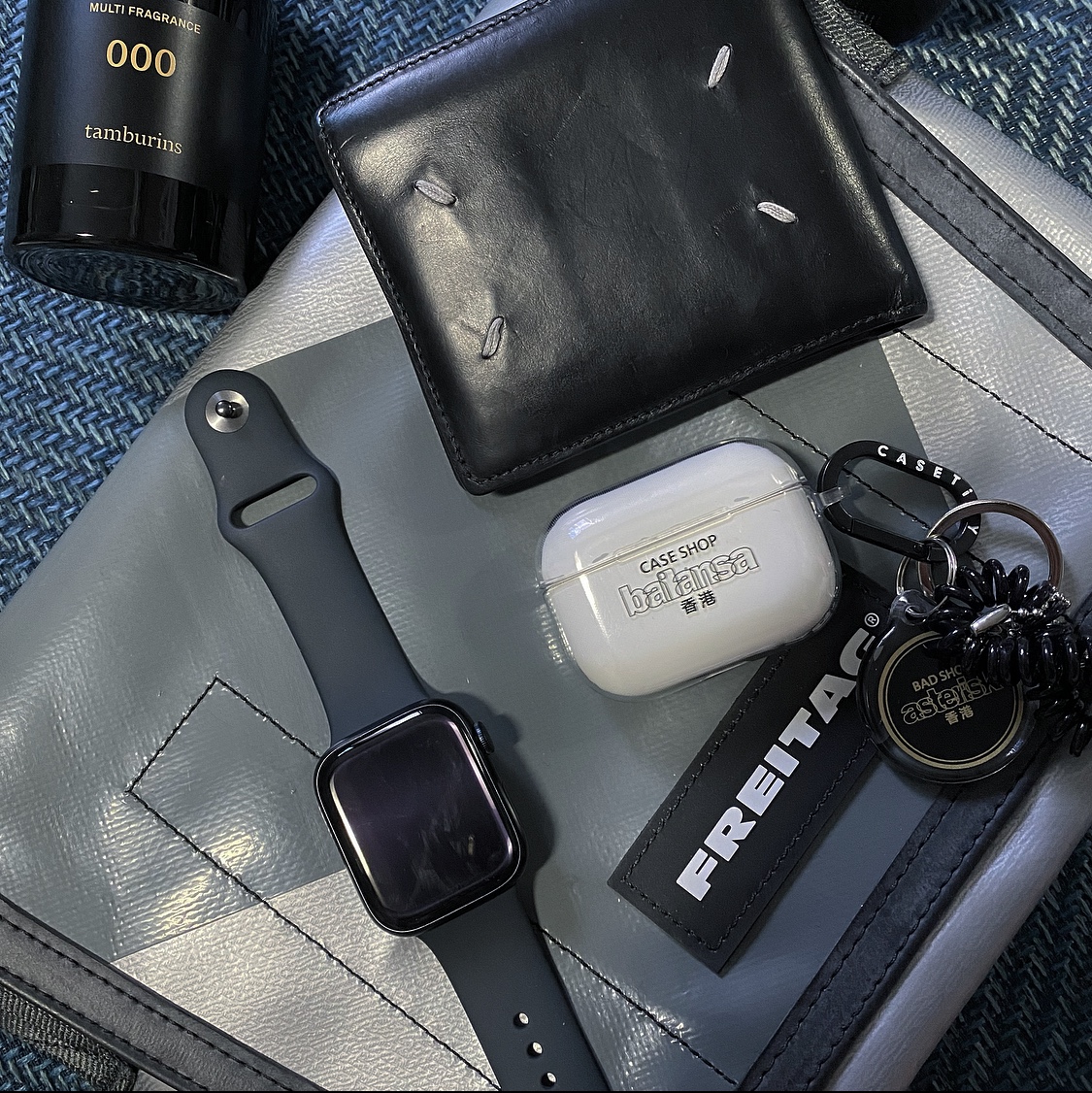 Apple Watch Series 7 45mm Cellular Midnight Aluminum Case with Sport Band Midnight (Korean Ver.), Apple AirPods Pro (Korean Ver.) 착용 스타일