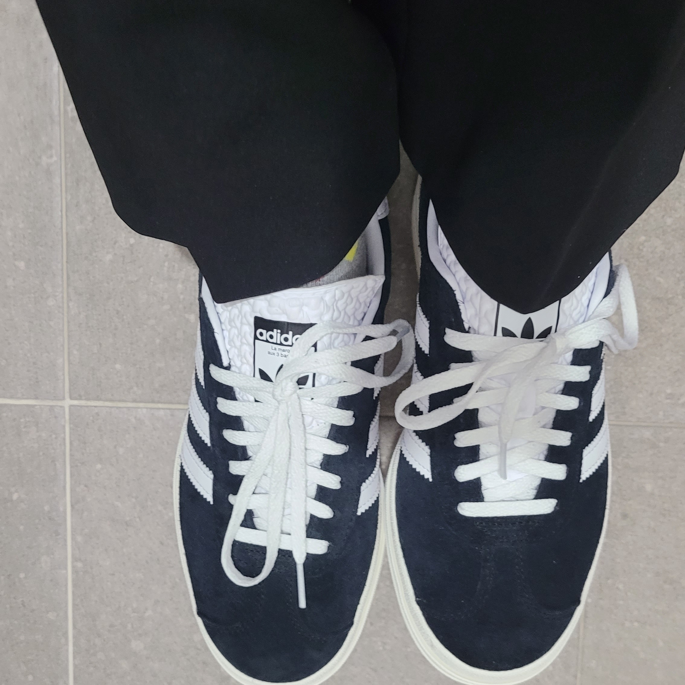 (W) Adidas Gazelle Bold Core Black Cloud White 착용 스타일