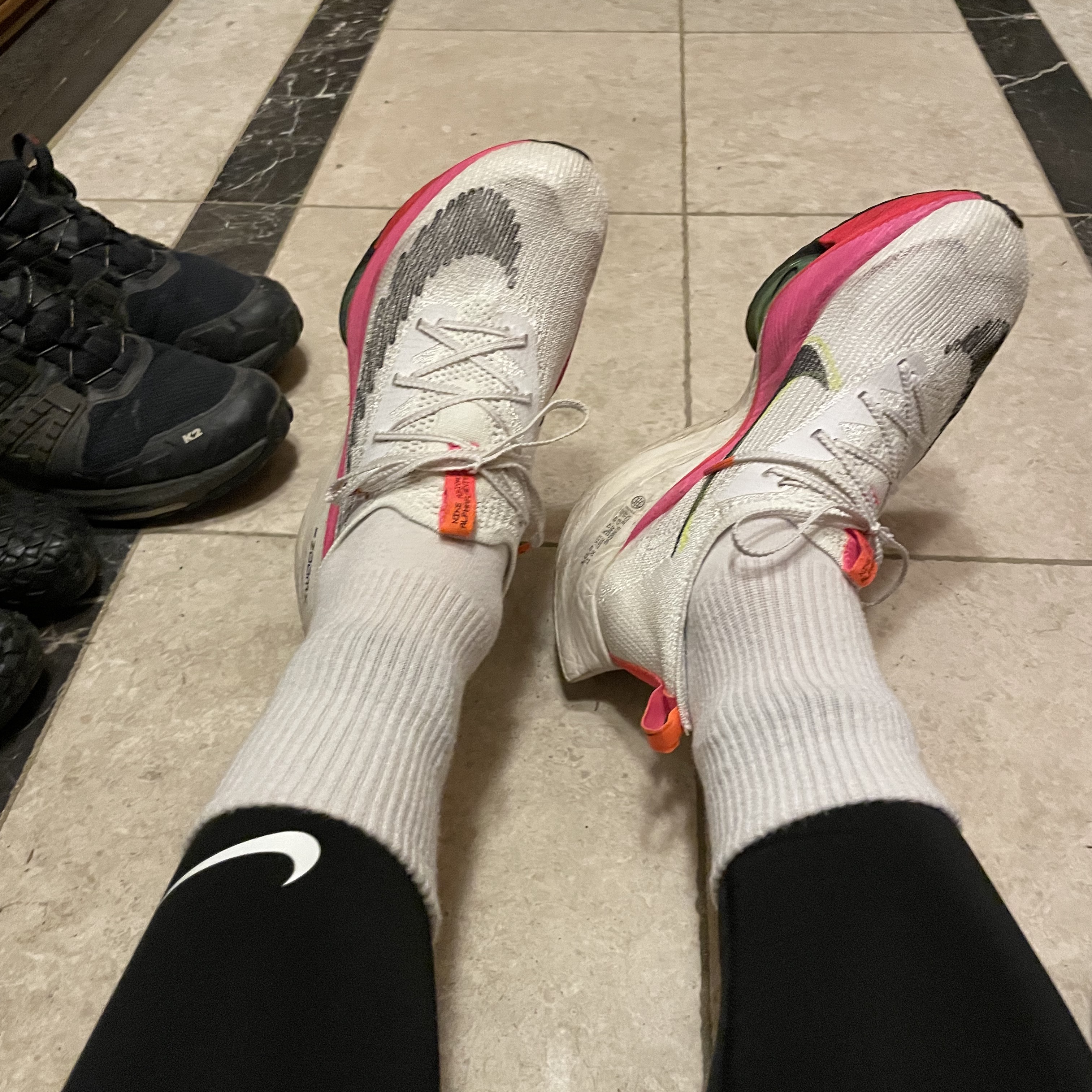 Nike Air Zoom Alphafly Next% Flyknit Rawdacious 착용 스타일 - 2