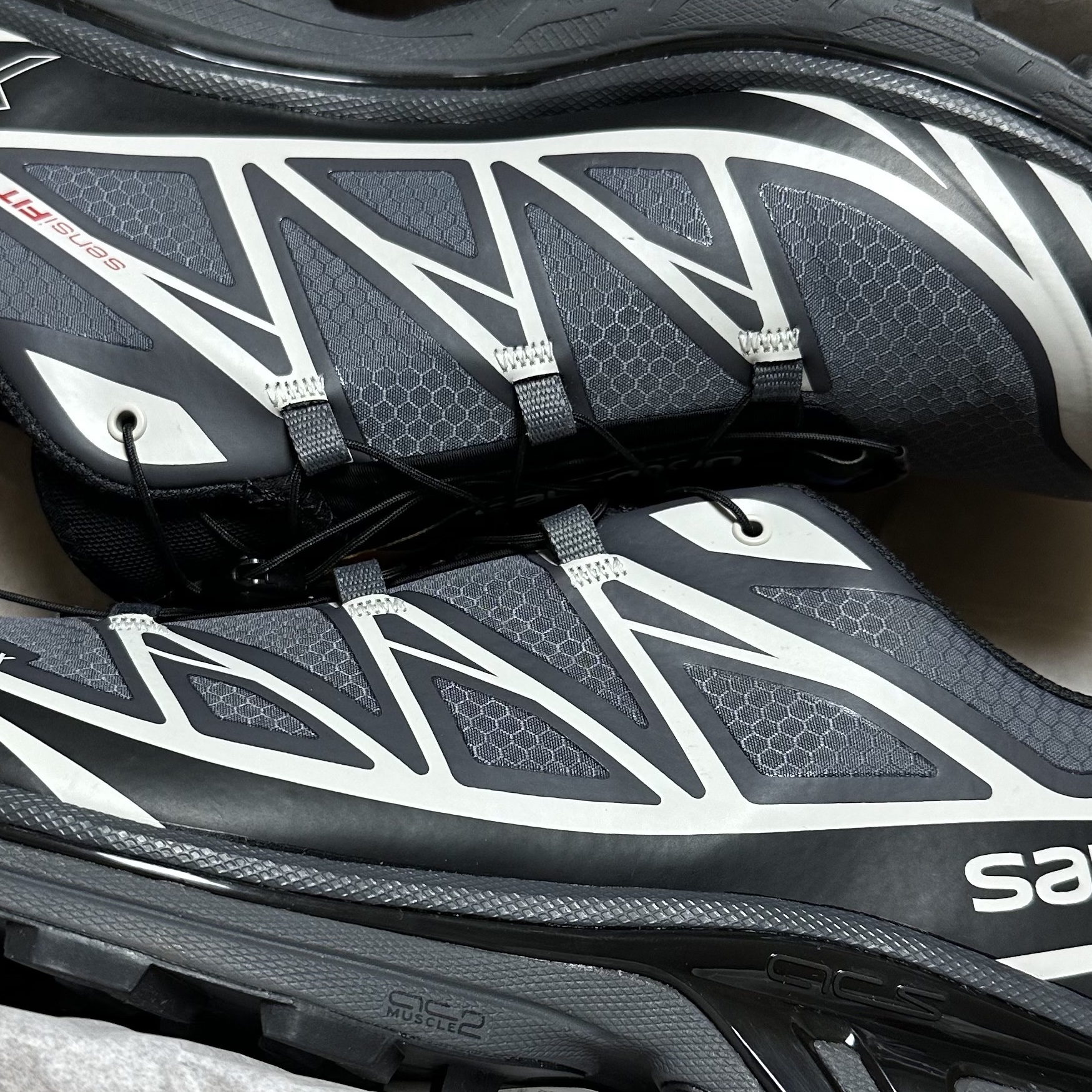Salomon XT-6 Gore-Tex Black Ebony 착용 스타일 - 2