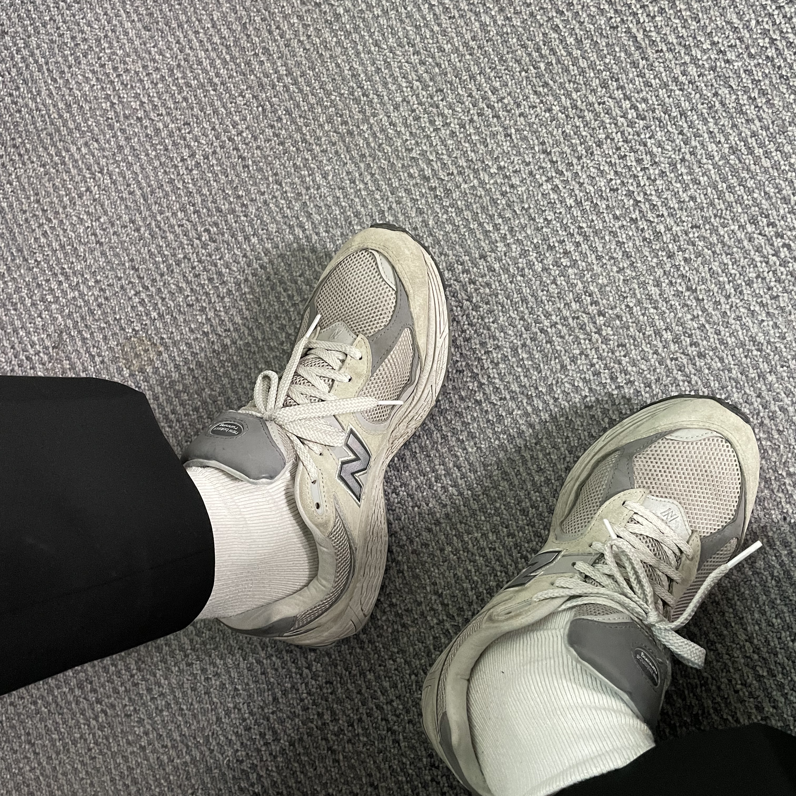 New Balance 2002R T2 Gray 착용 스타일