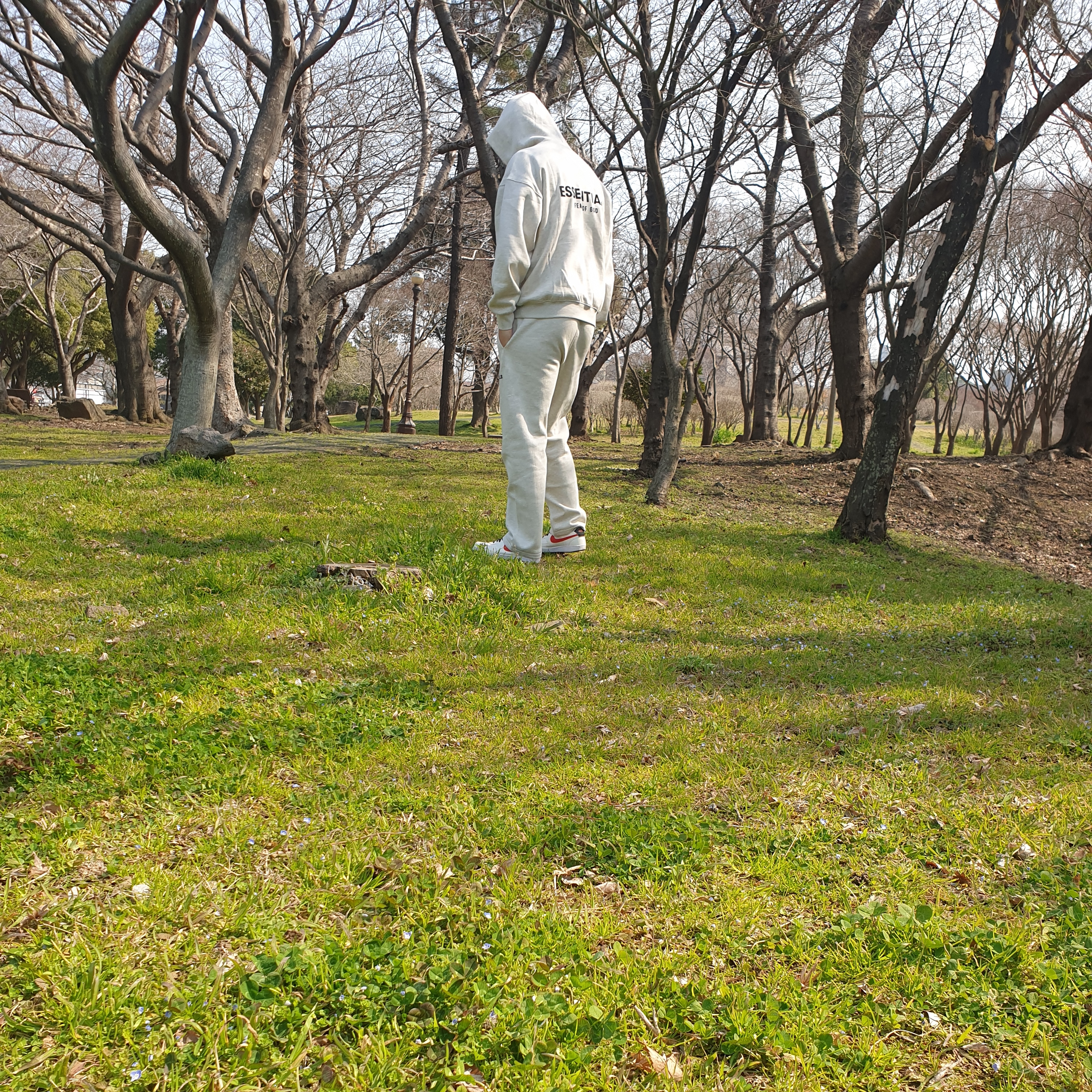Essentials The Core Collection Hoodie Light Oatmeal, Essentials The Core Collection Relaxed Sweatpants Light Oatmeal 착용 스타일