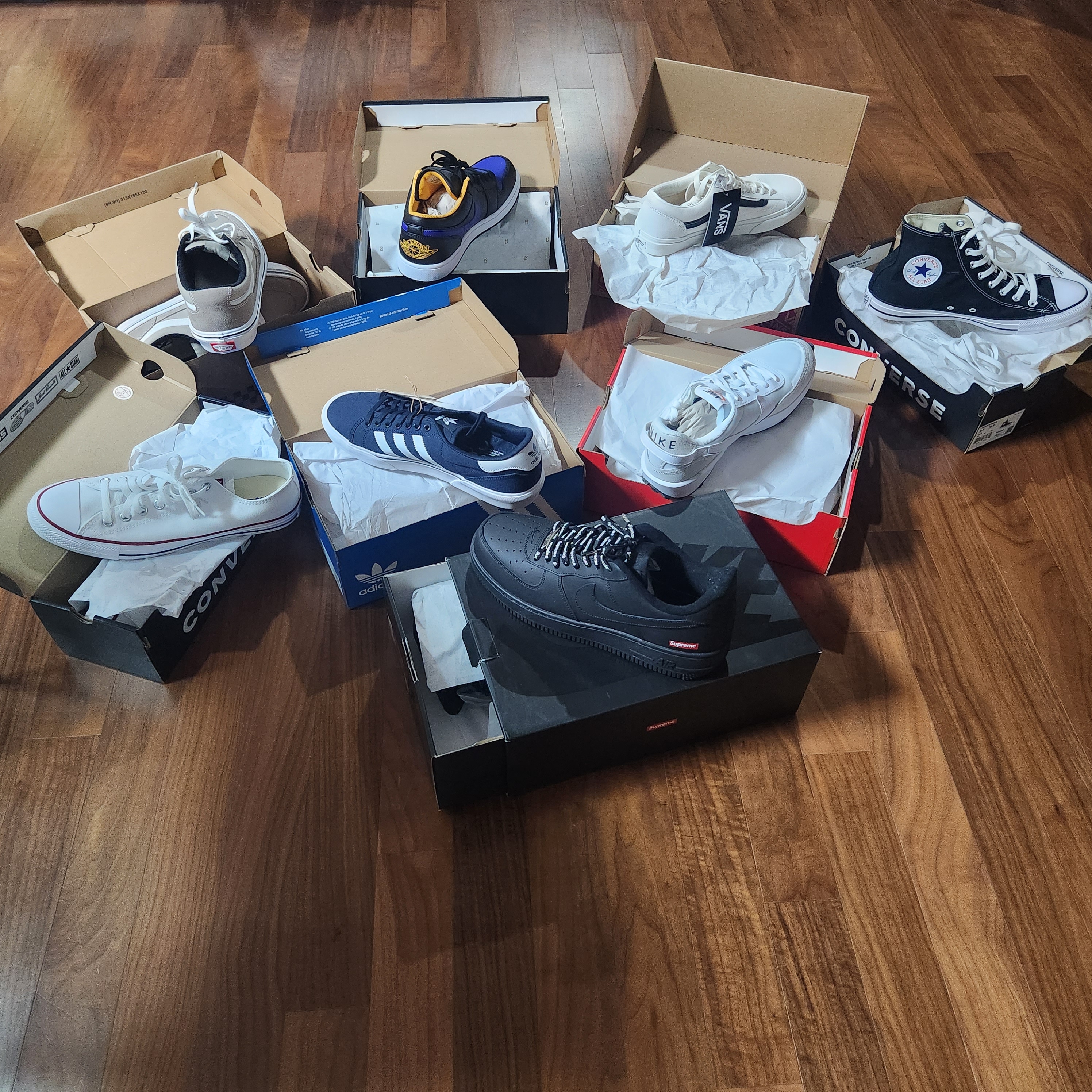 Jordan 1 Low Black Dark Concord, Nike x Supreme Air Force 1 Low Black 착용 스타일