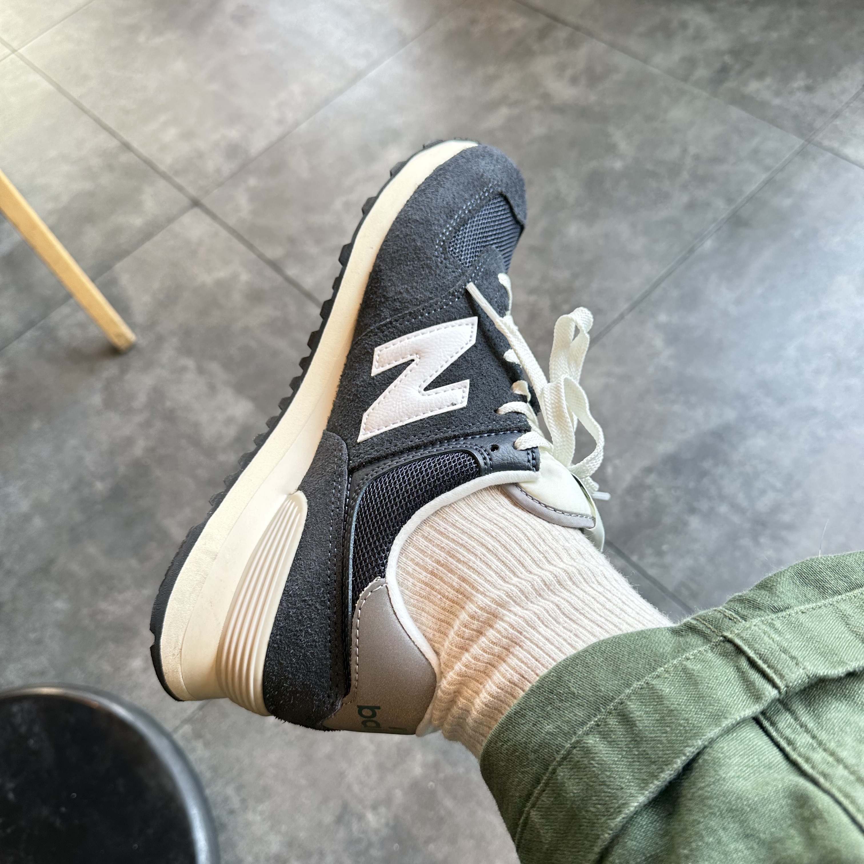 New Balance 574 Heritage Navy 착용 스타일 - 1