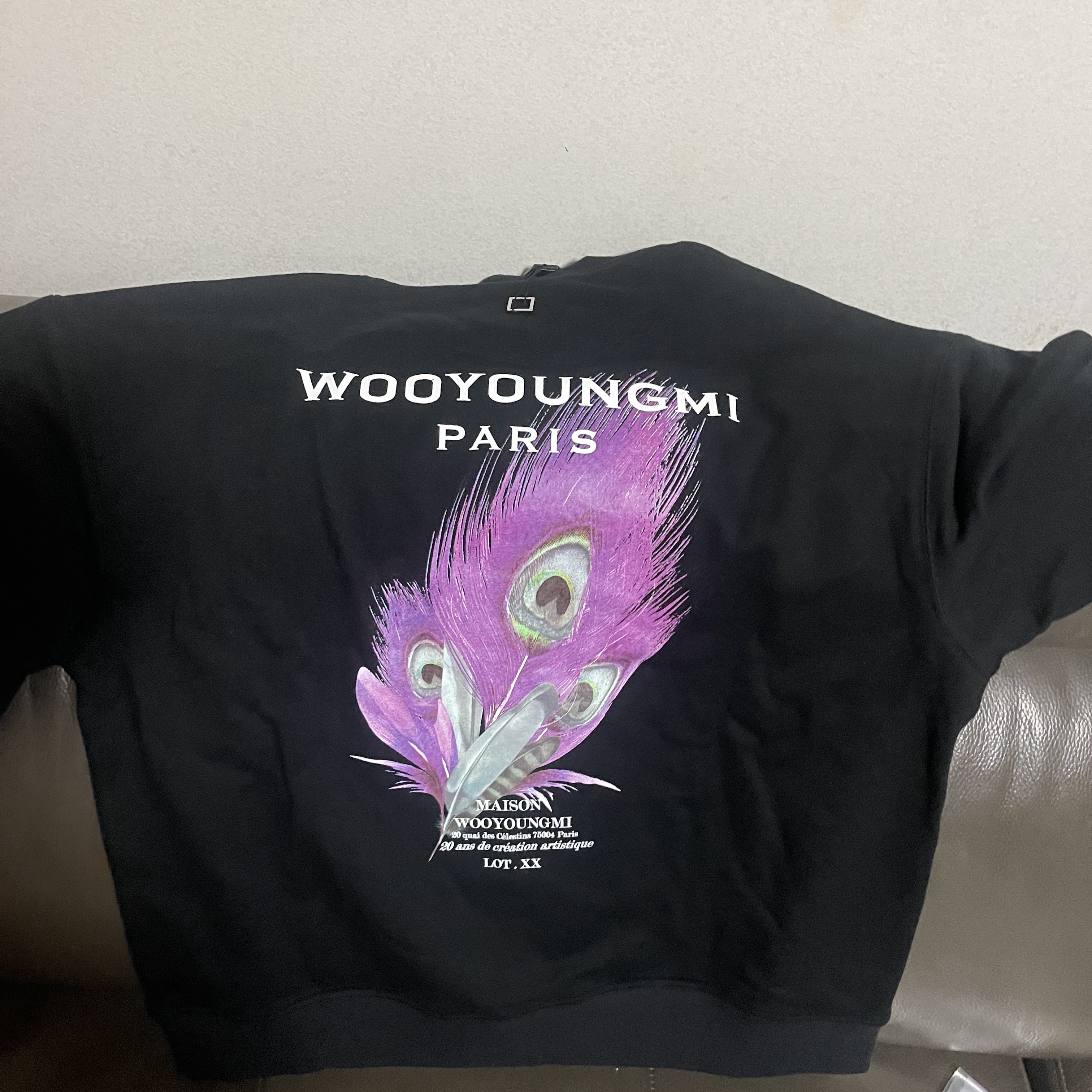 Wooyoungmi Feather Back Logo Hooded Sweatshirt Black - 23SS 착용 스타일