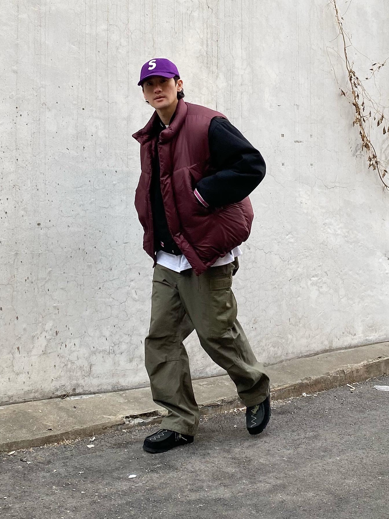 Stussy S Talk Melton Varsity Jacket Black, Supreme Boiled Wool S Logo 6-Panel Purple - 22FW 착용 스타일 - 1