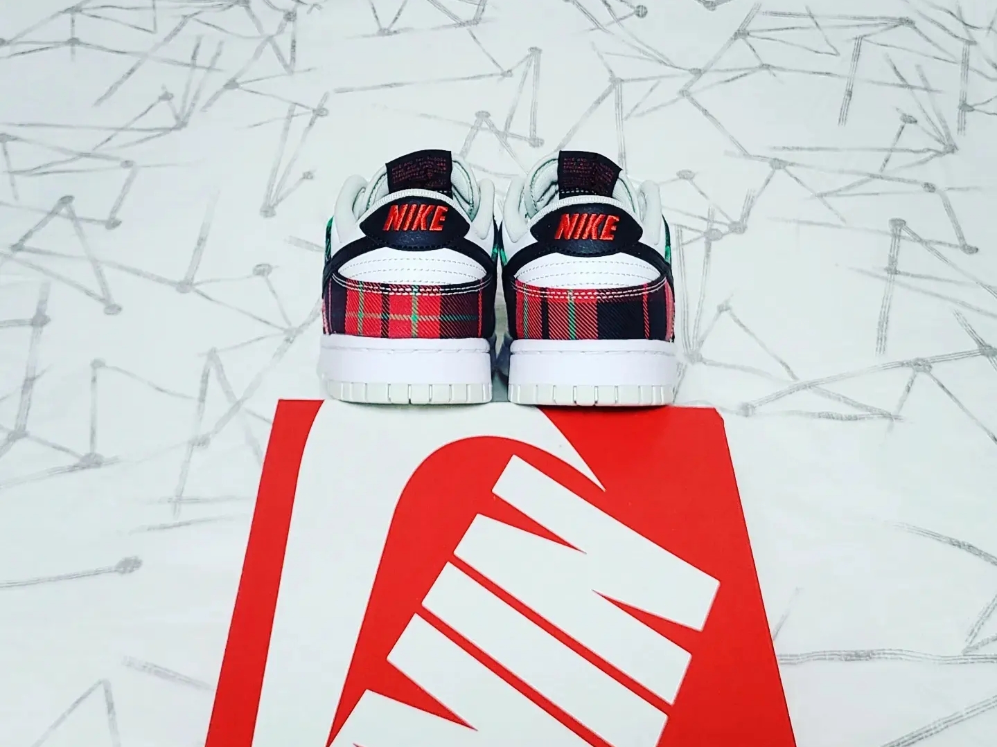 Nike Dunk Low Retro PRM White and Black 착용 스타일 - 5