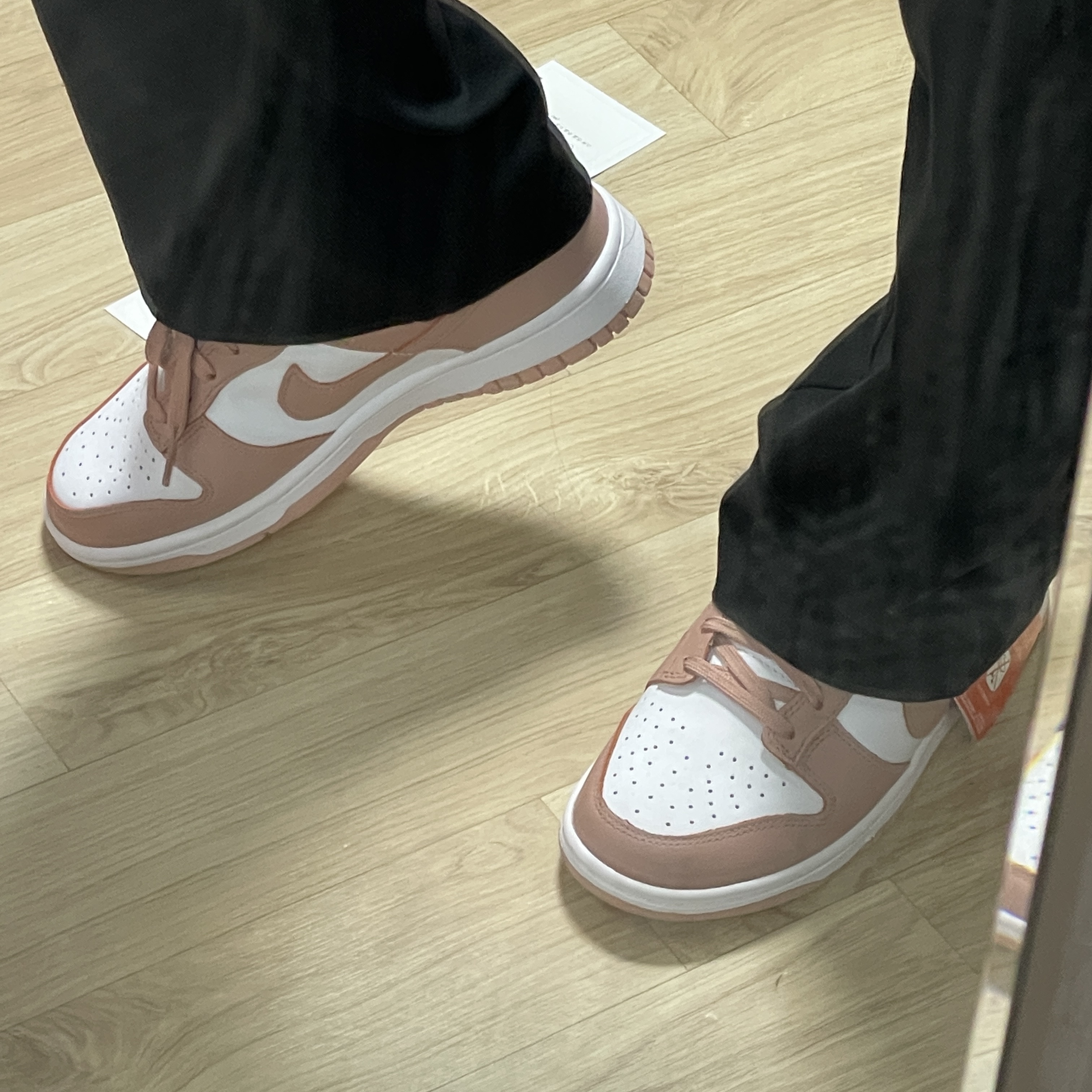 (W) Nike Dunk Low Rose Whisper 착용 스타일 - 3