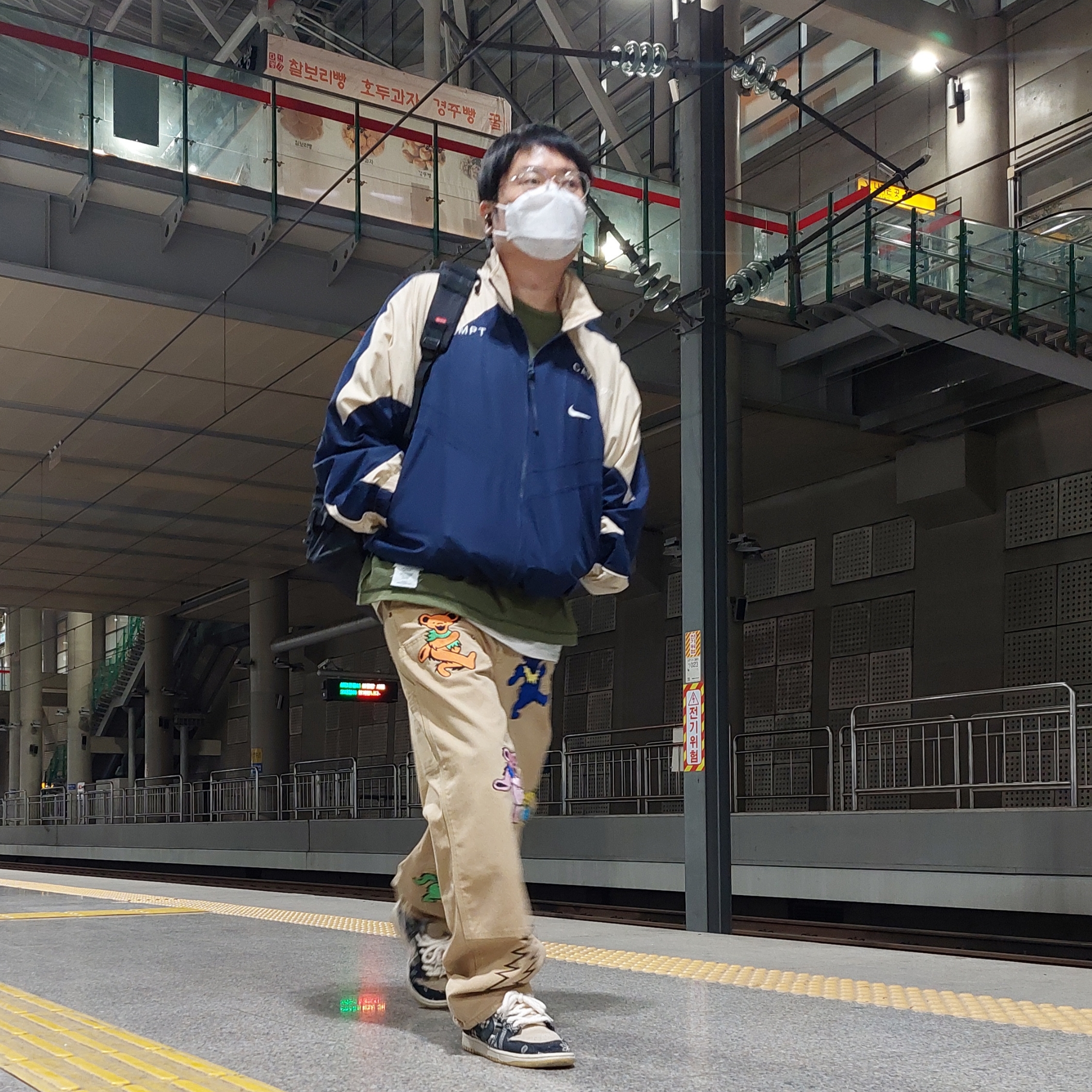 Nike x Cav Empt Track Jacket Navy, Stussy Undershirt White (3 Pack) 착용 스타일