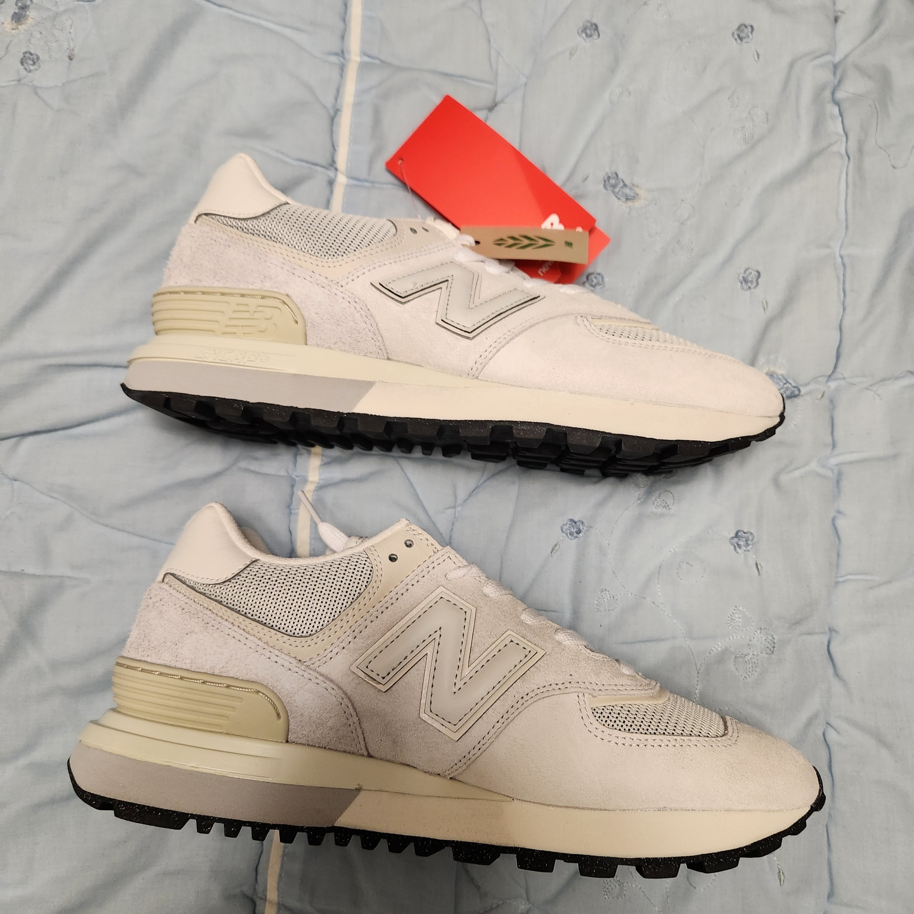 New Balance 574 Legacy Grey White 착용 스타일 - 4