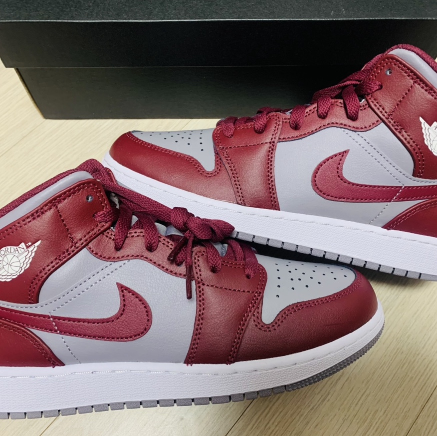 Jordan 1 Mid Cherrywood Red 착용 스타일 - 2