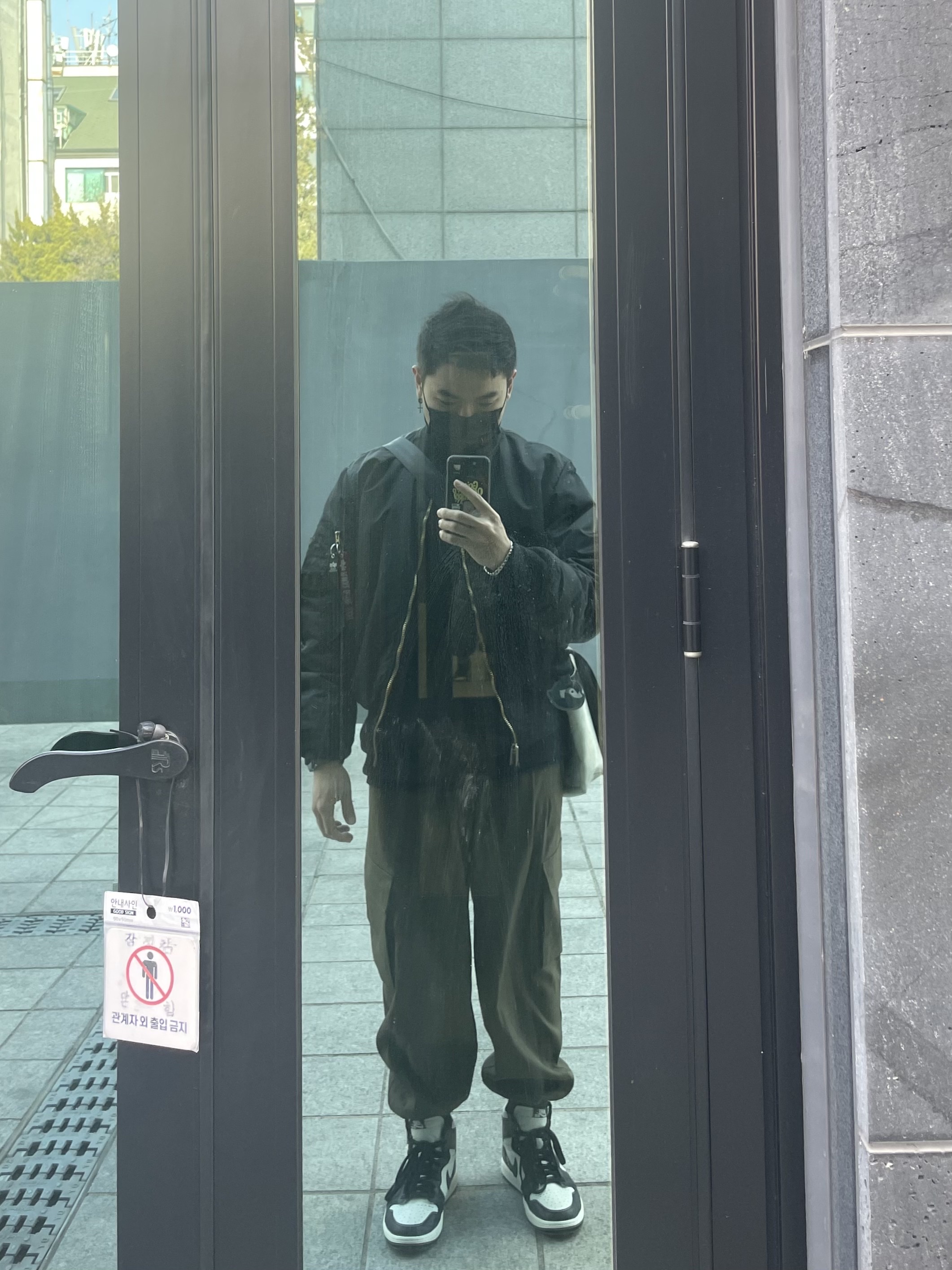 Jordan 1 Retro High OG Black Mocha 착용 스타일