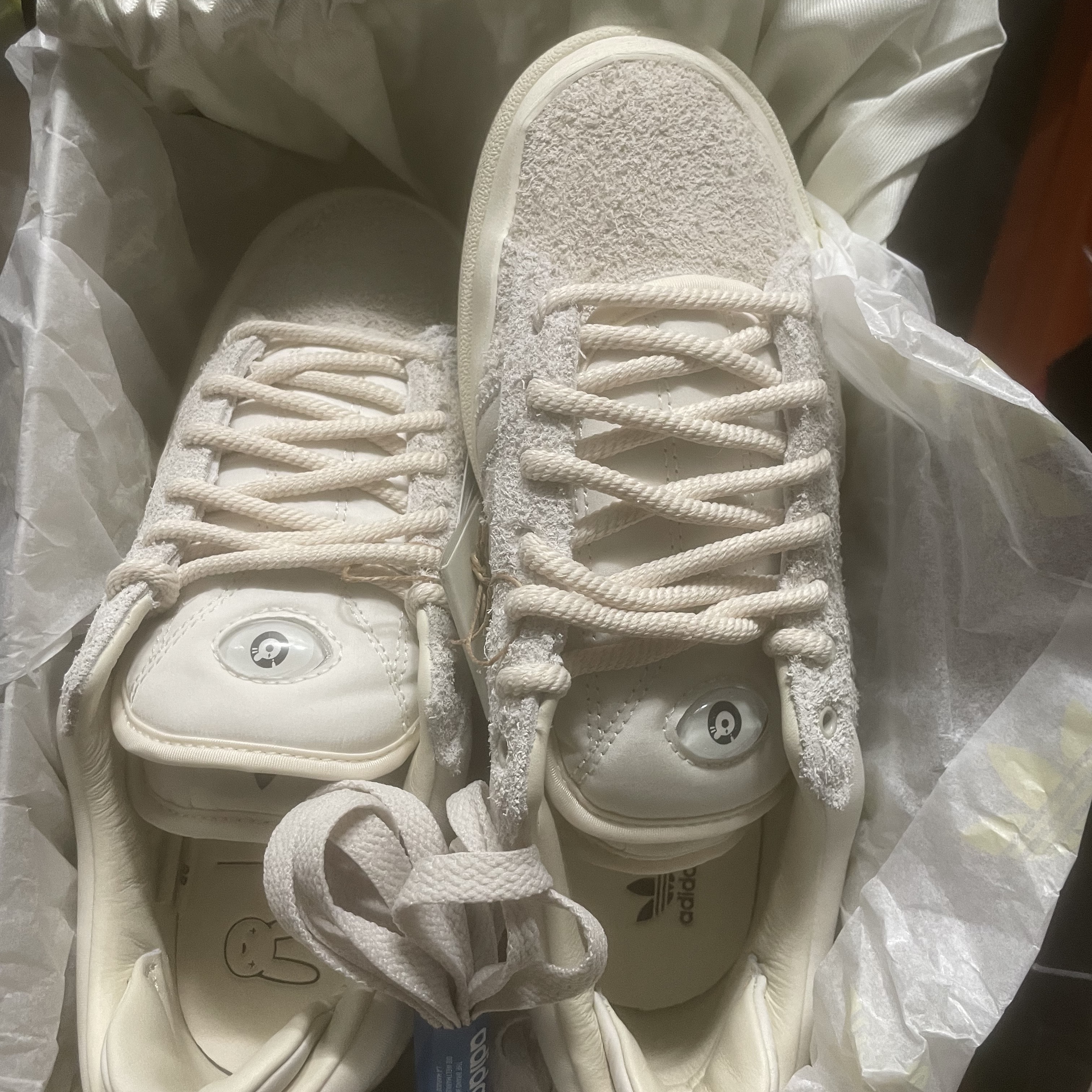 Adidas x Bad Bunny Campus Light Cloud White 착용 스타일 - 3