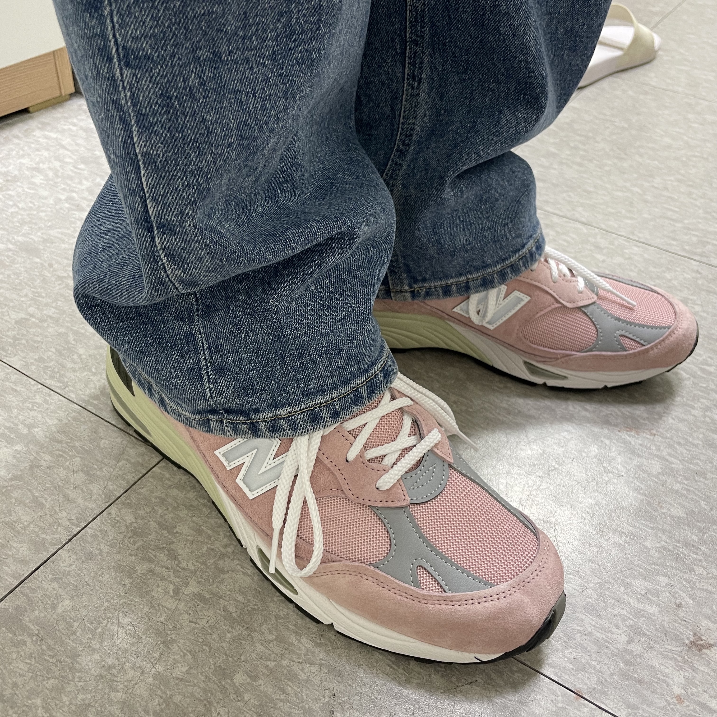 New Balance 991 Made in UK Shy Pink 착용 스타일