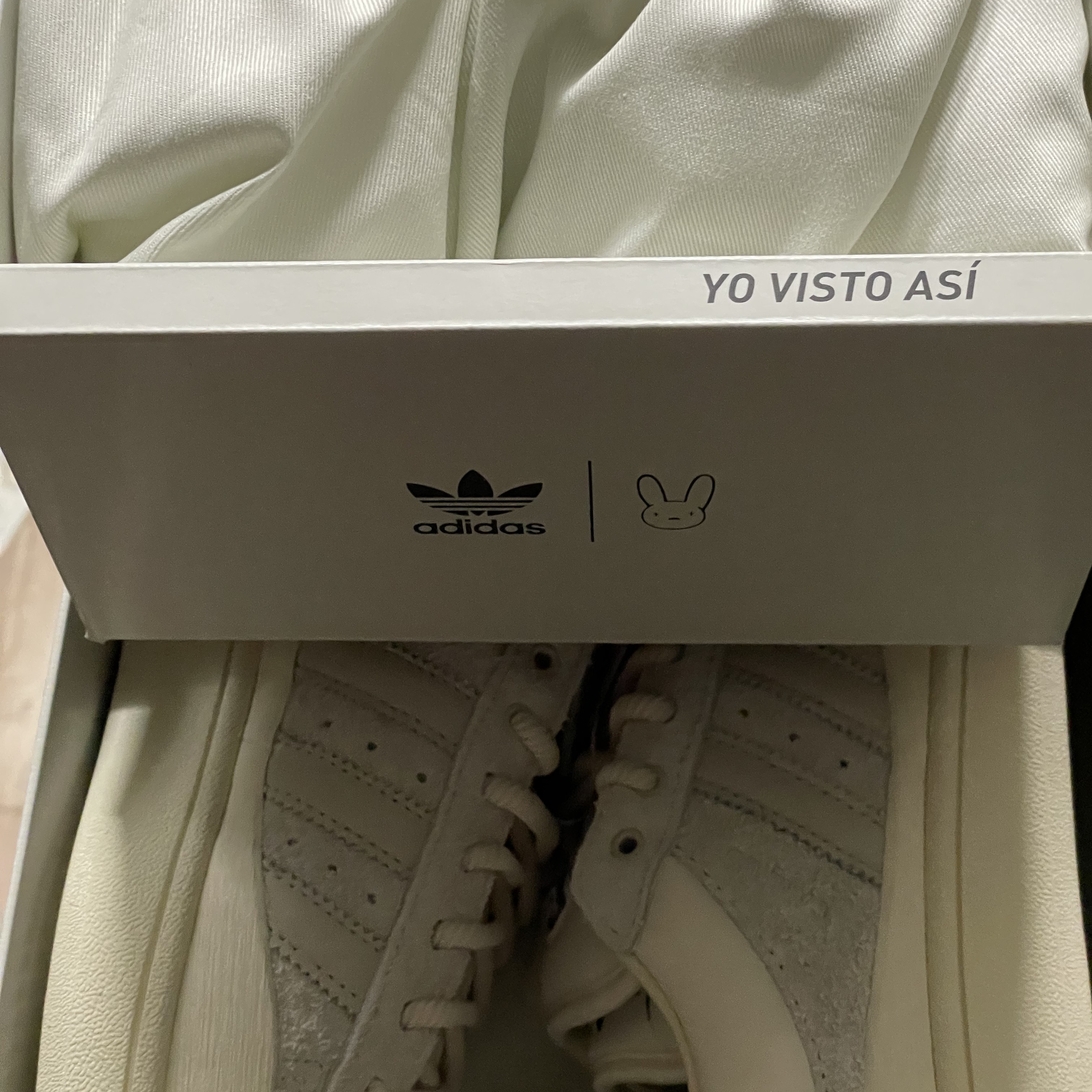 Adidas x Bad Bunny Campus Light Cloud White 착용 스타일 - 2
