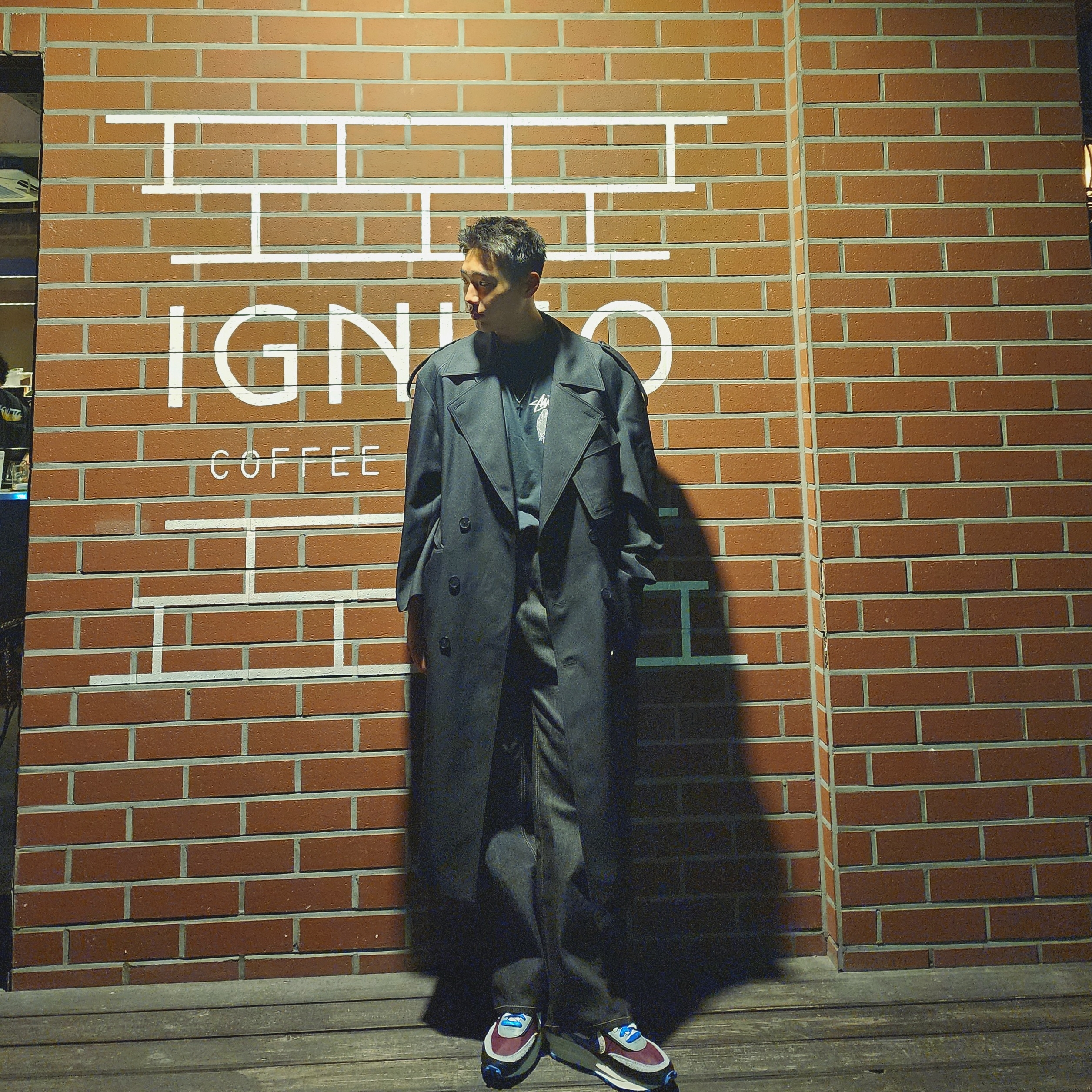 Nike x Sacai x Undercover LDWaffle Night Maroon Team Royal, Stussy Peace Hand Pigment dyed T-Shirt Black 착용 스타일