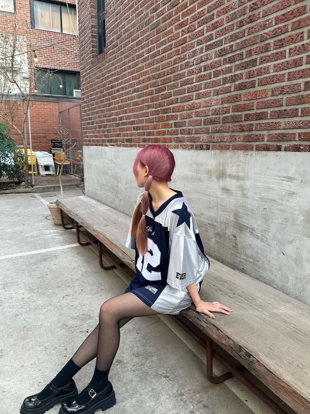 2000Archives Football T-Shirt Navy 착용 스타일 - 1
