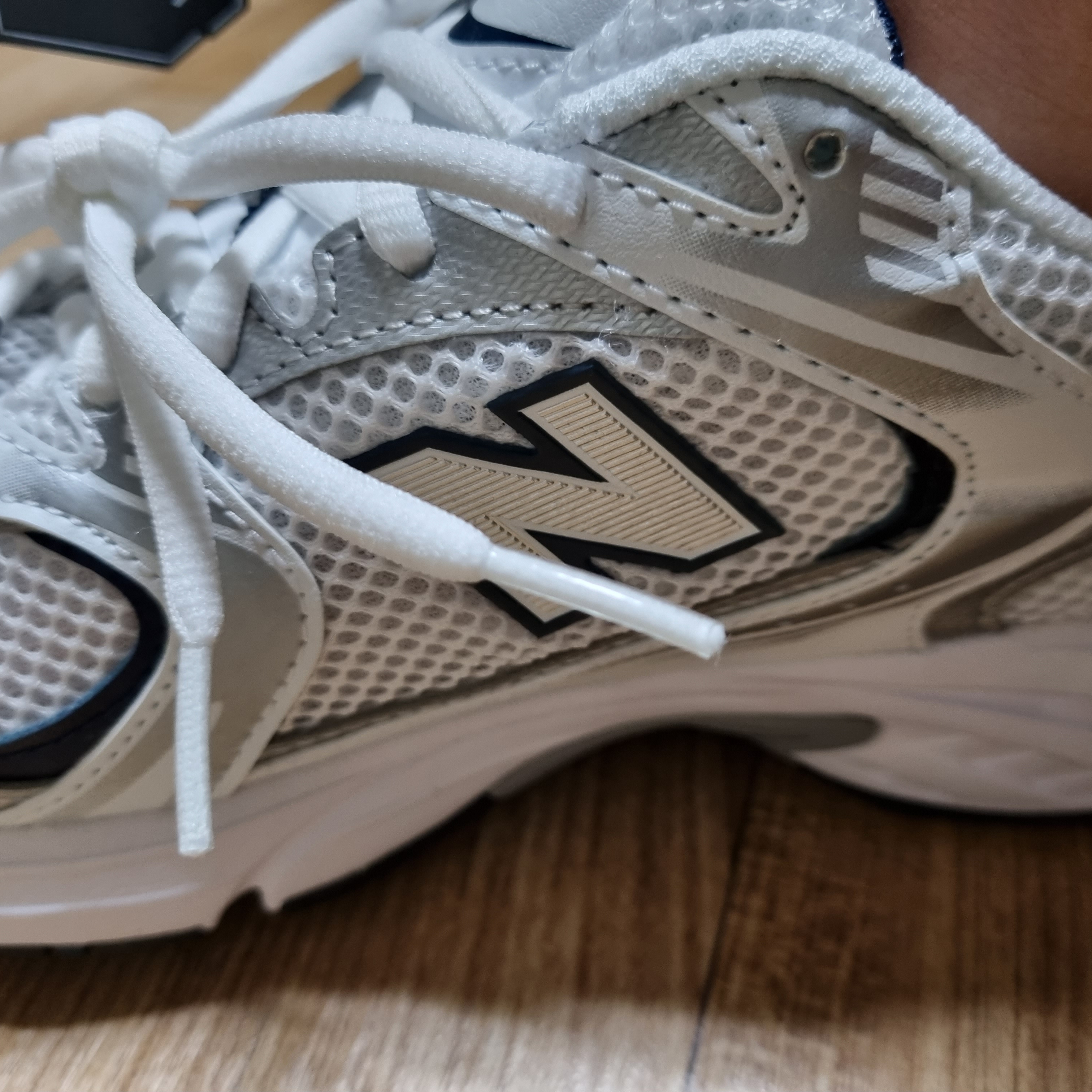 New Balance 530 White 착용 스타일 - 2