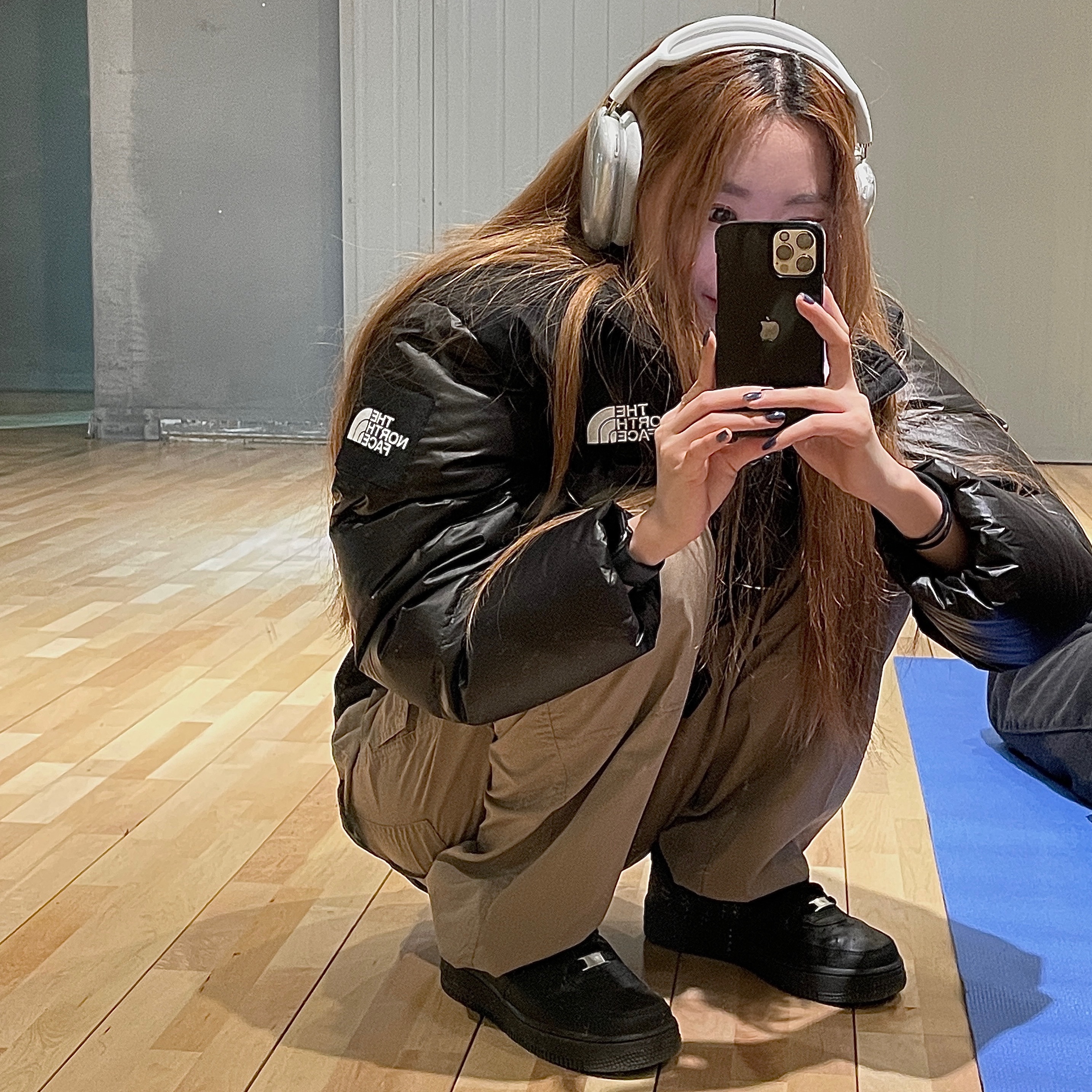 (W) The North Face White Label Novelty Nuptse Down Jacket Black, Nike Air Force 1 '07 Low Triple Black 착용 스타일