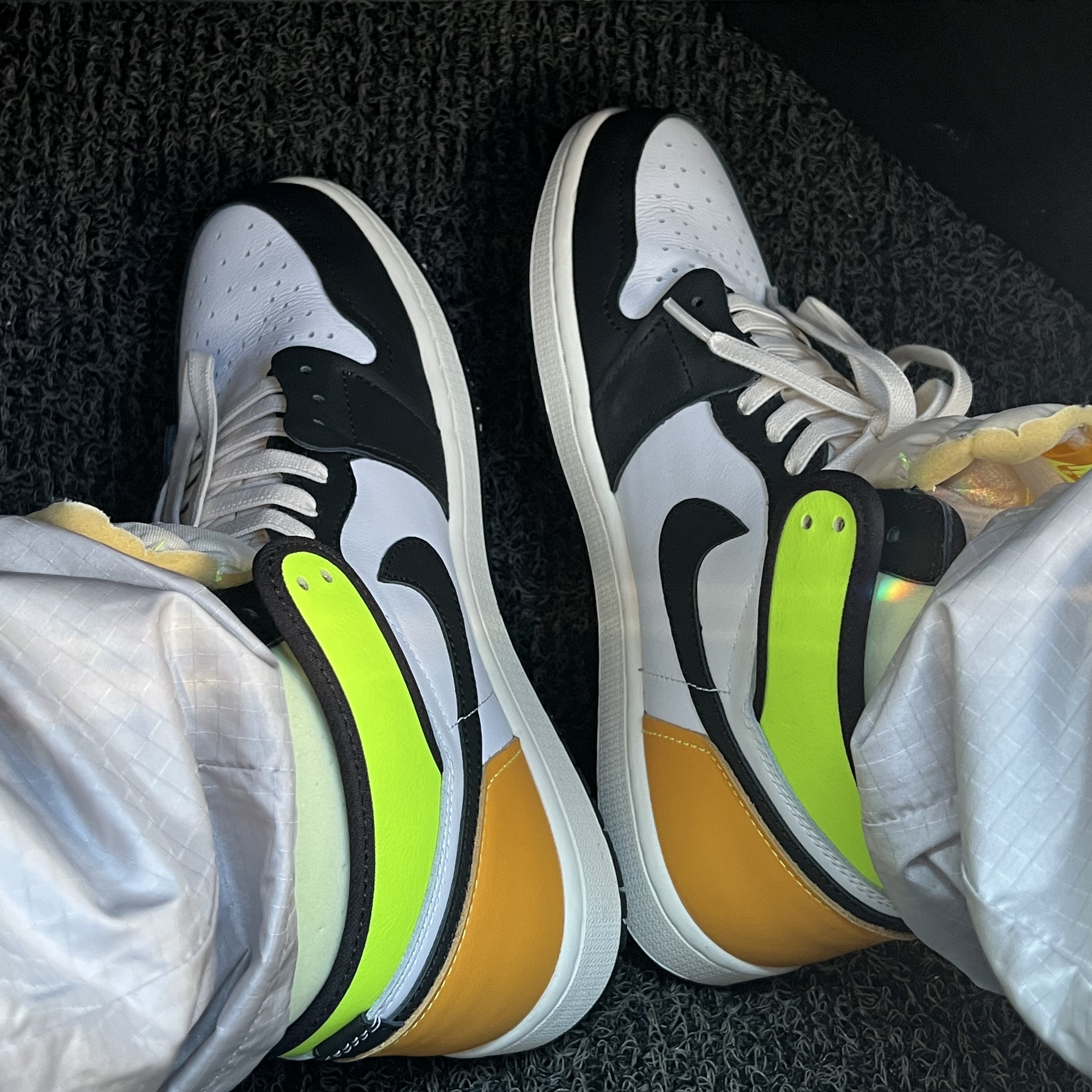 Jordan 1 Retro High OG Volt Gold 착용 스타일