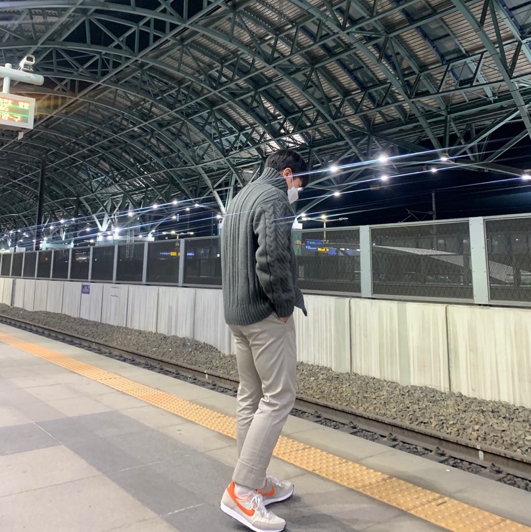 Nike Challenger OG Light Bone Starfish, Stone Island 23757 Cotton Jersey Garment Dyed Fissato Treatment Short Sleeve T-Shirt Black - 22SS 착용 스타일 - 2
