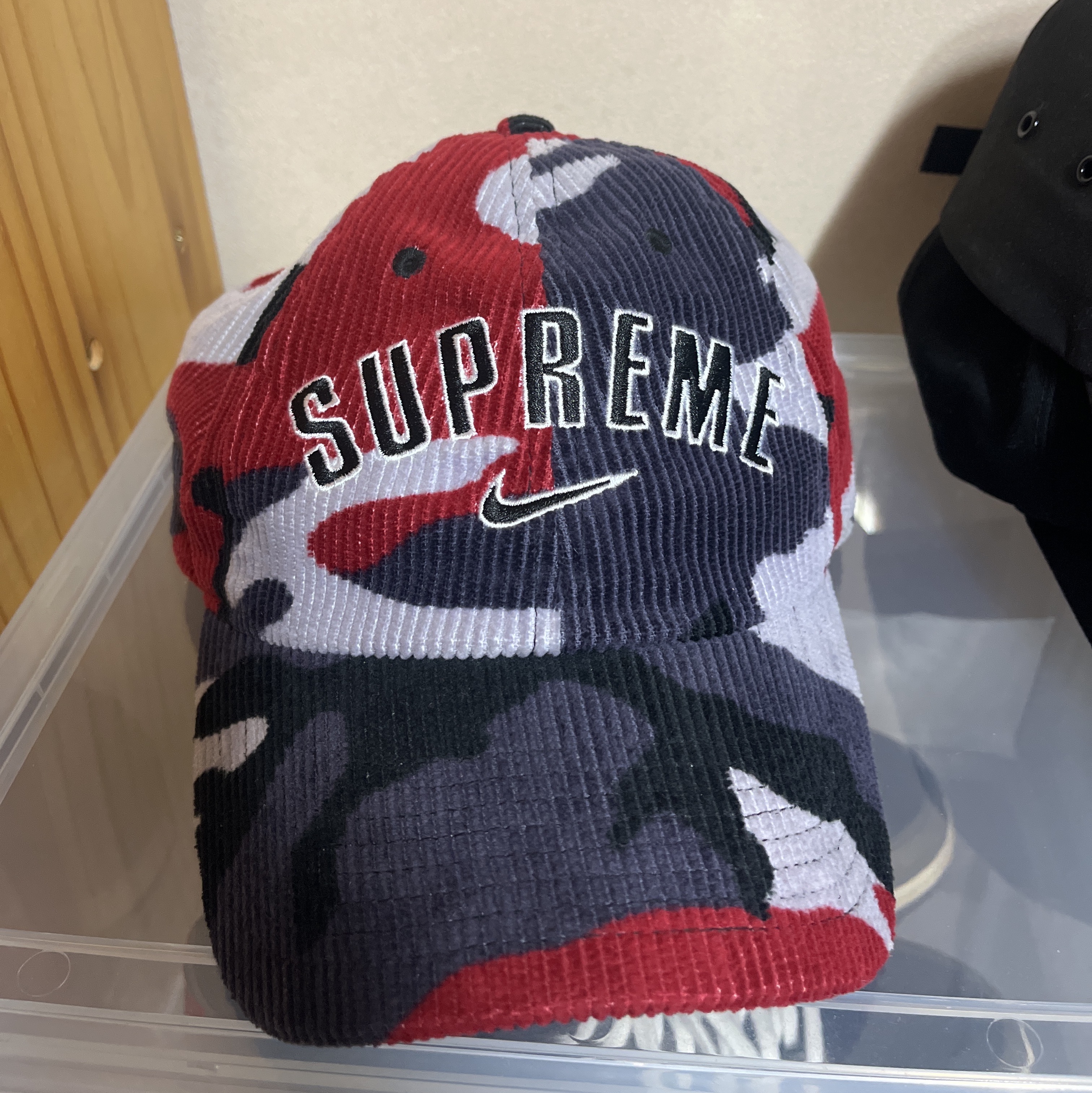 Supreme x Nike Arc Corduroy 6-Panel Red Camo - 22SS 착용 스타일